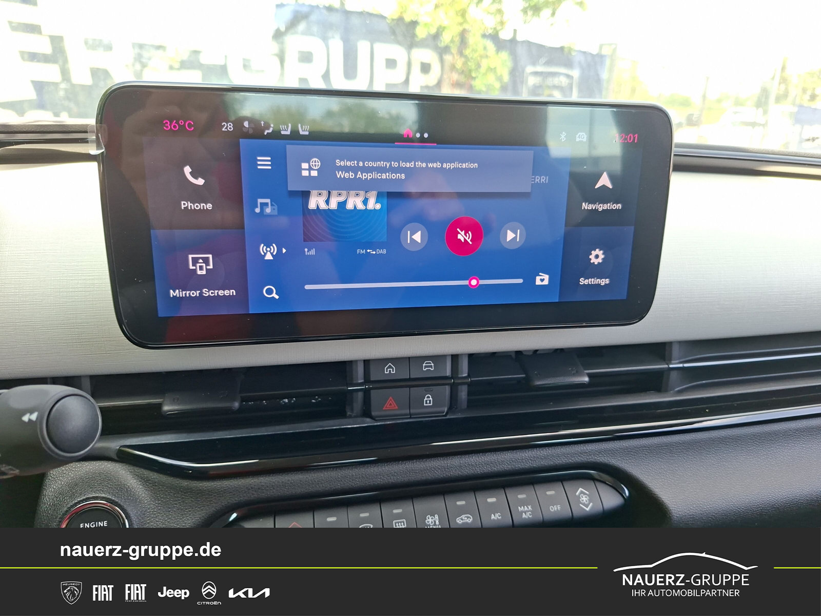 Fahrzeugabbildung Fiat 600 E-Hybrid Business Edition - mit KI generiert/bearbeitet