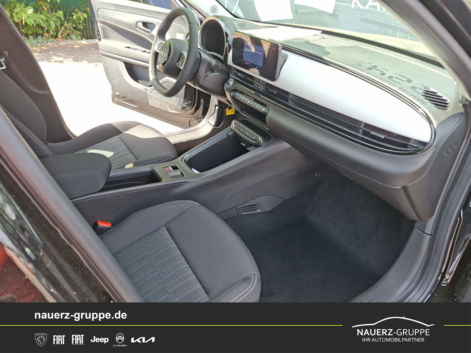 Fahrzeugabbildung Fiat 600 E-Hybrid Business Edition - mit KI generiert/bearbeitet
