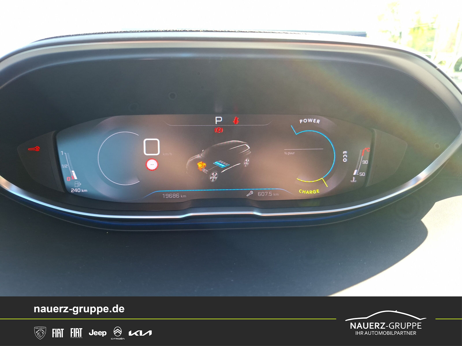 Fahrzeugabbildung Peugeot 5008 Hybrid 136 Allure Pack