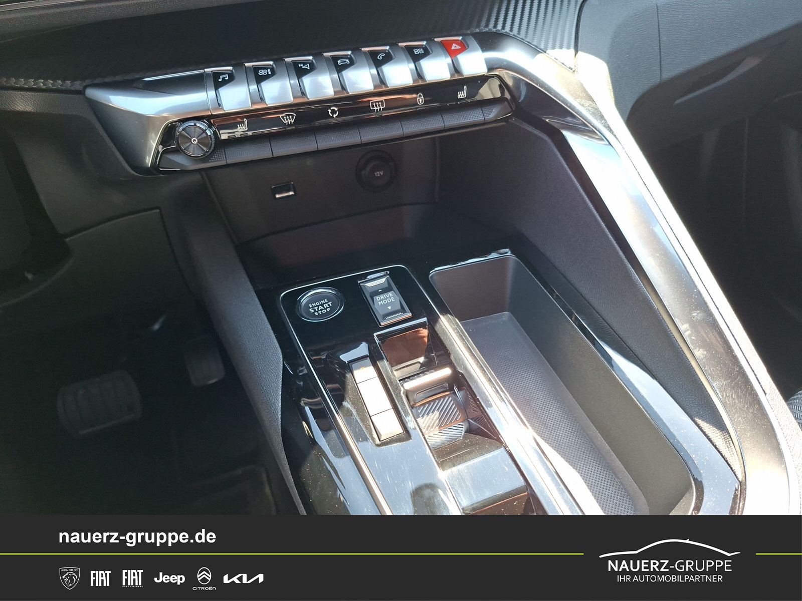 Fahrzeugabbildung Peugeot 5008 Hybrid 136 Allure Pack