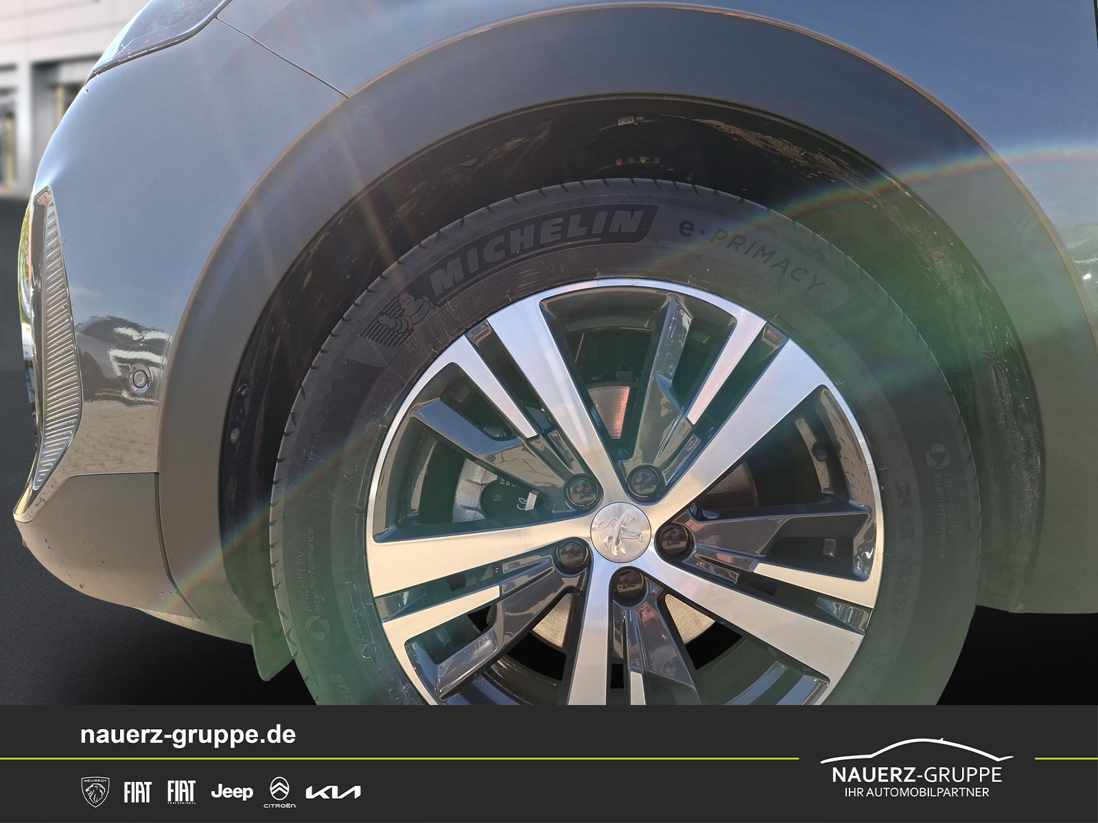 Fahrzeugabbildung Peugeot 5008 Hybrid 136 Allure Pack