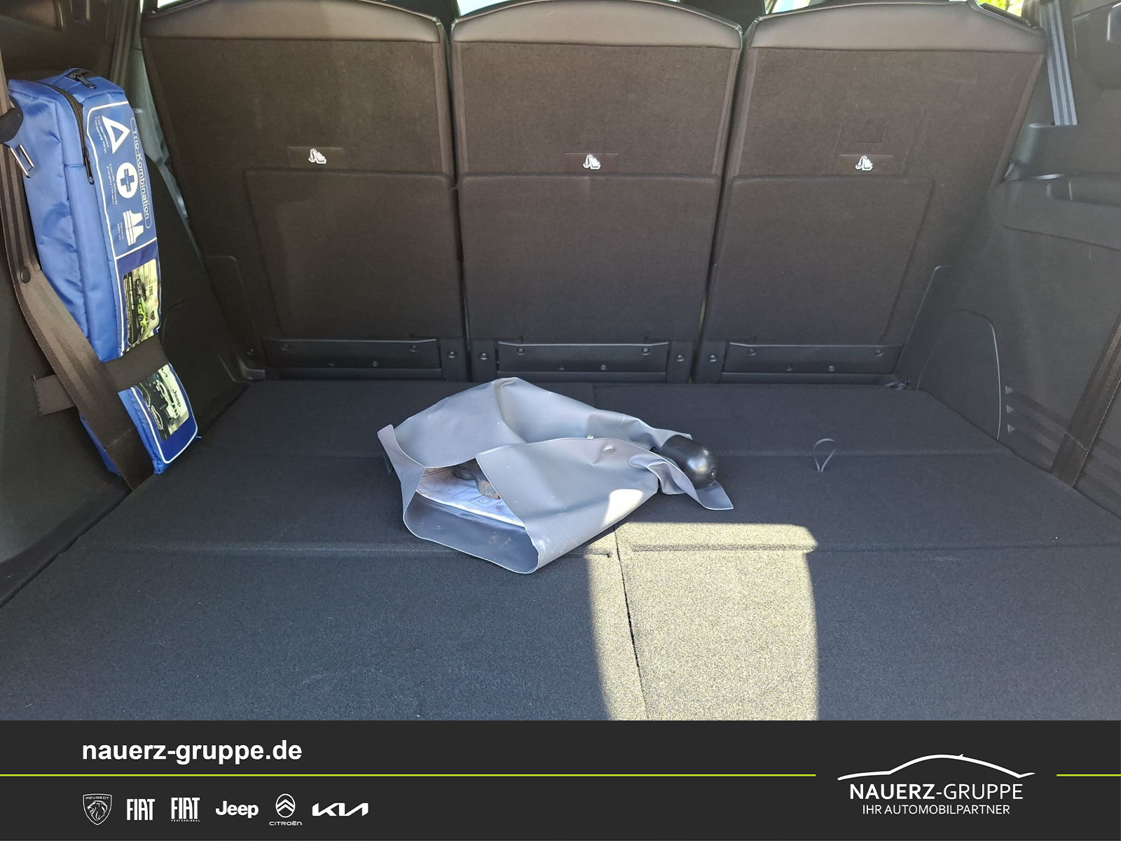 Fahrzeugabbildung Peugeot 5008 Hybrid 136 Allure Pack