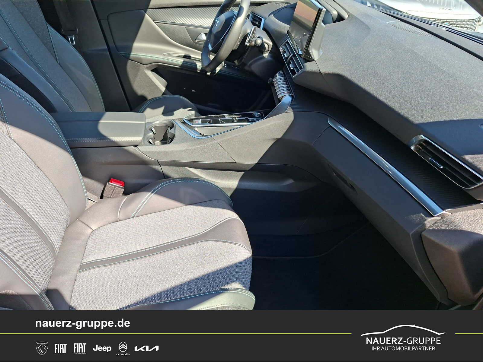 Fahrzeugabbildung Peugeot 5008 Hybrid 136 Allure Pack