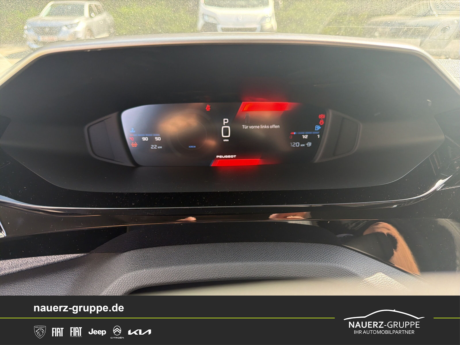Fahrzeugabbildung Peugeot Neuer 308 ALLURE HYBRID 145 e-DSC6 Hybrid 145 Allure - mit KI generiert/bearbeitet