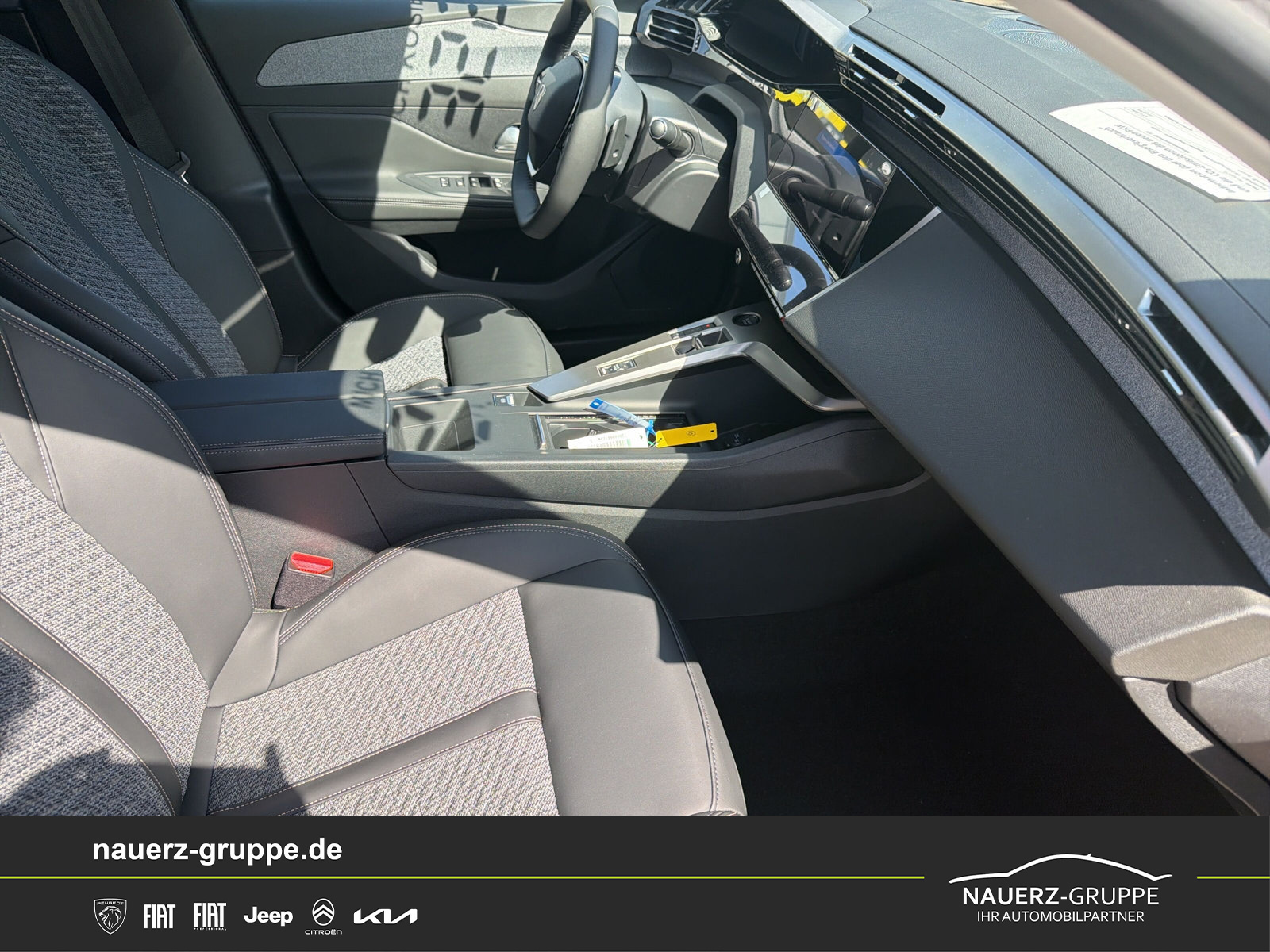 Fahrzeugabbildung Peugeot Neuer 308 ALLURE HYBRID 145 e-DSC6 Hybrid 145 Allure - mit KI generiert/bearbeitet