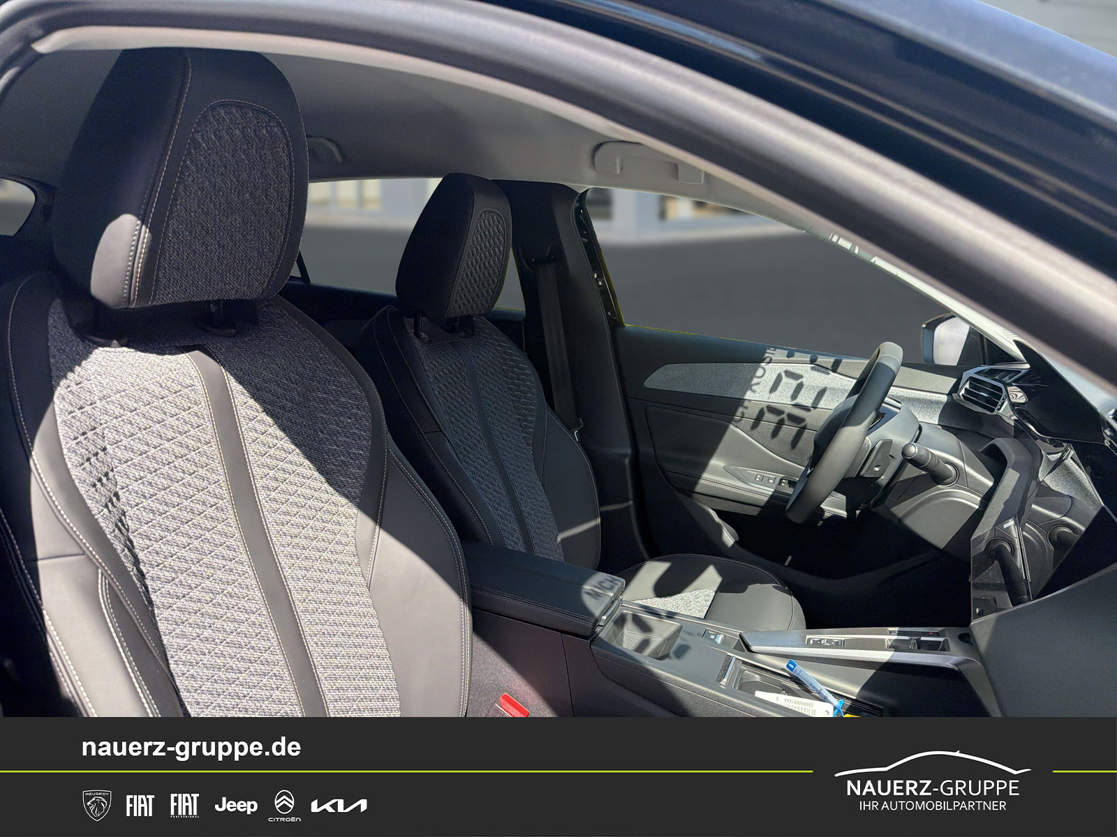 Fahrzeugabbildung Peugeot Neuer 308 ALLURE HYBRID 145 e-DSC6 Hybrid 145 Allure - mit KI generiert/bearbeitet