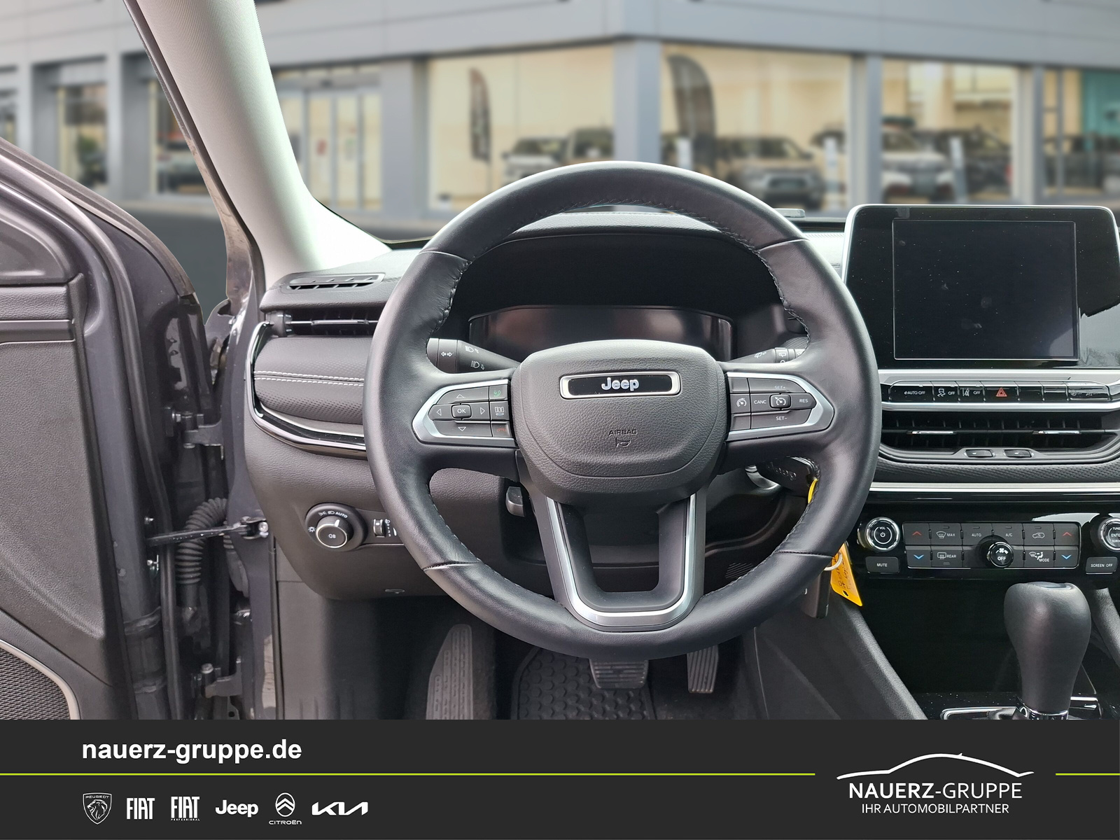 Fahrzeugabbildung Jeep Compass Night Eagle Mild-Hybrid FWD