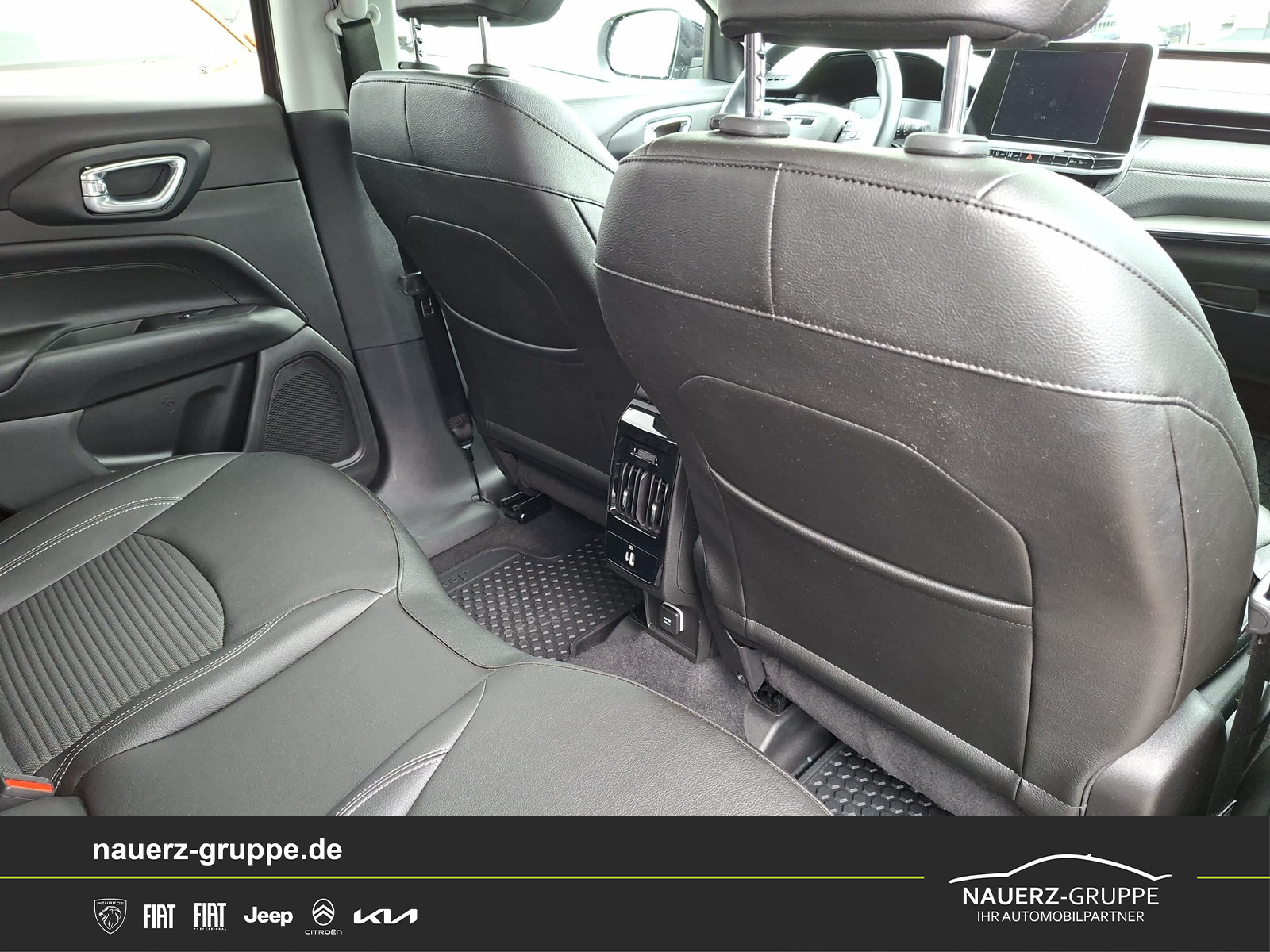 Fahrzeugabbildung Jeep Compass Night Eagle Mild-Hybrid FWD