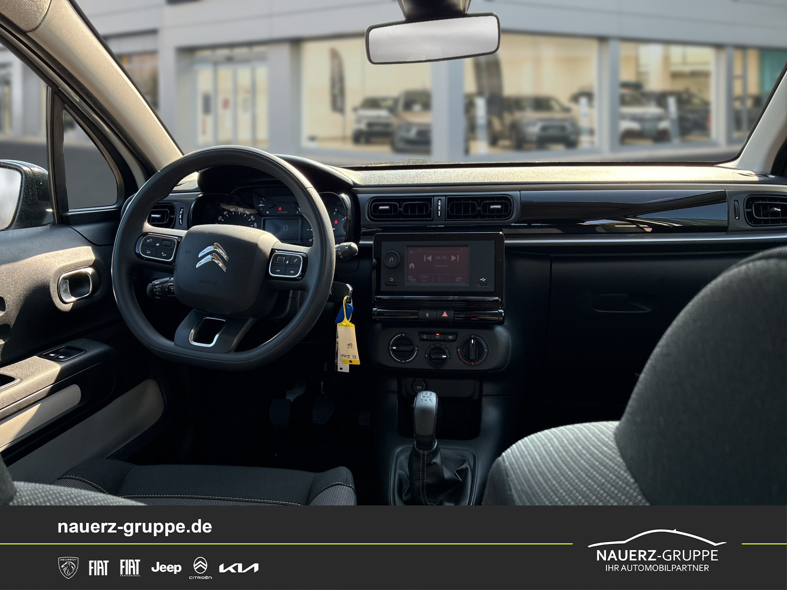 Fahrzeugabbildung Citroen C3 Feel PuteTech 82 5-Türer - mit KI generiert/bearbeitet