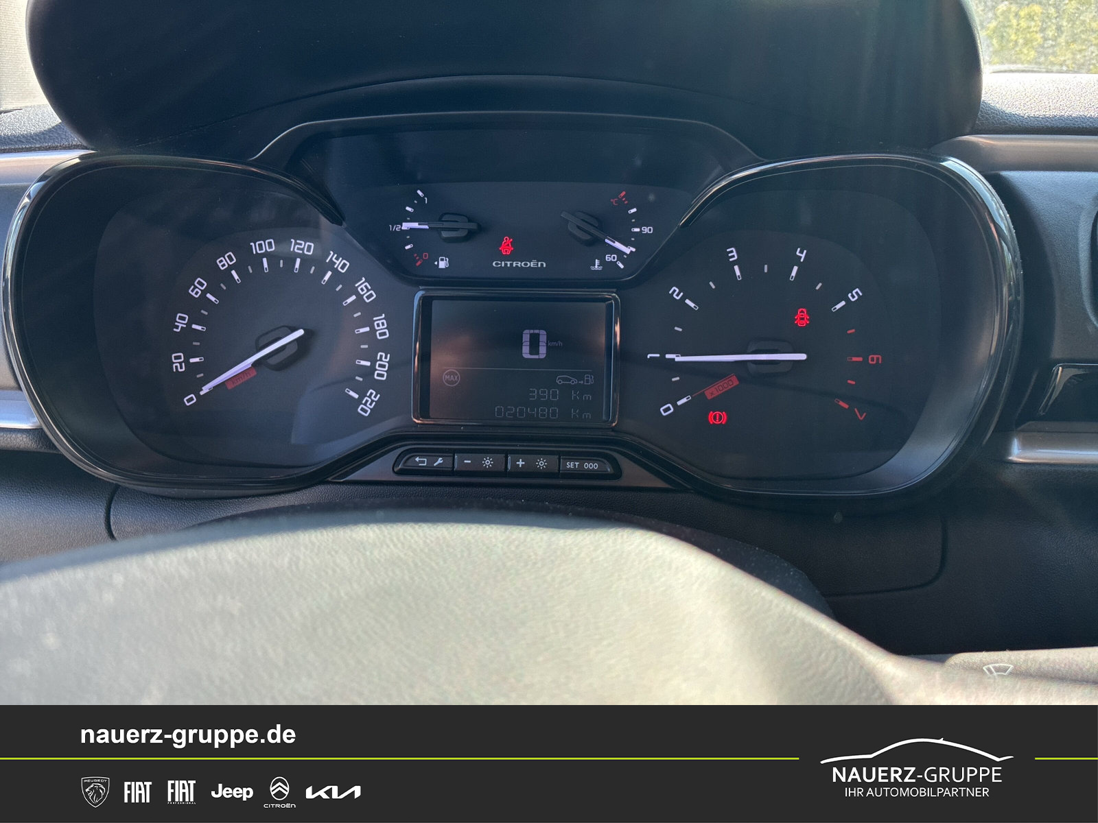 Fahrzeugabbildung Citroen C3 Feel PuteTech 82 5-Türer - mit KI generiert/bearbeitet