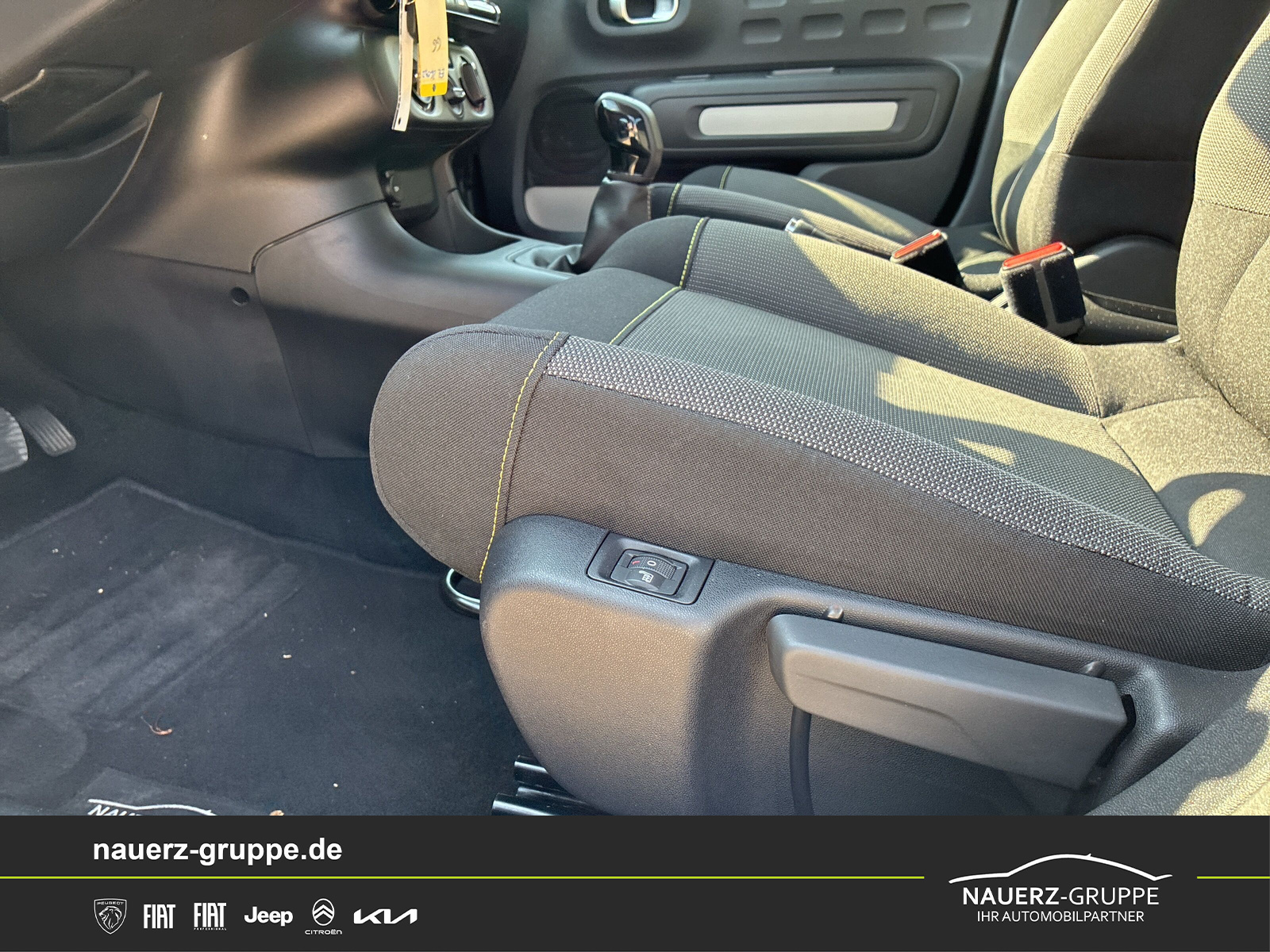 Fahrzeugabbildung Citroen C3 Feel PuteTech 82 5-Türer - mit KI generiert/bearbeitet