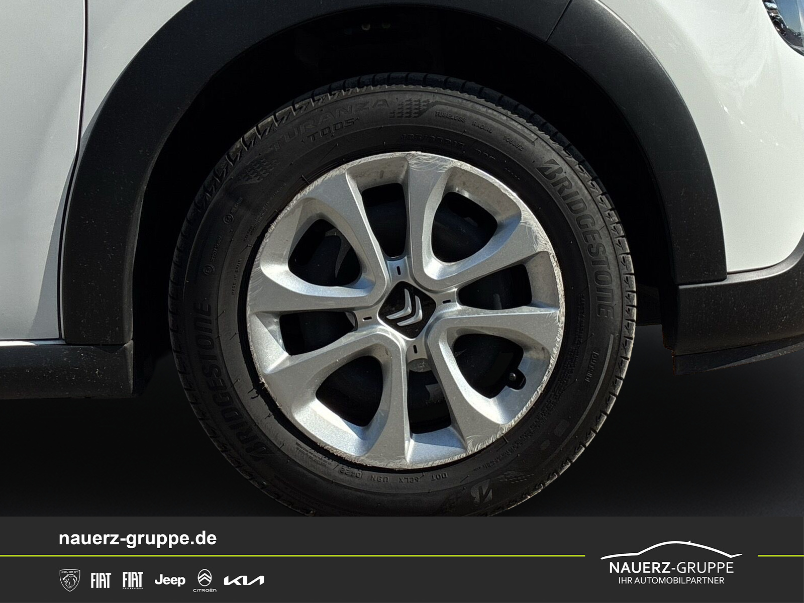 Fahrzeugabbildung Citroen C3 Feel PuteTech 82 5-Türer - mit KI generiert/bearbeitet