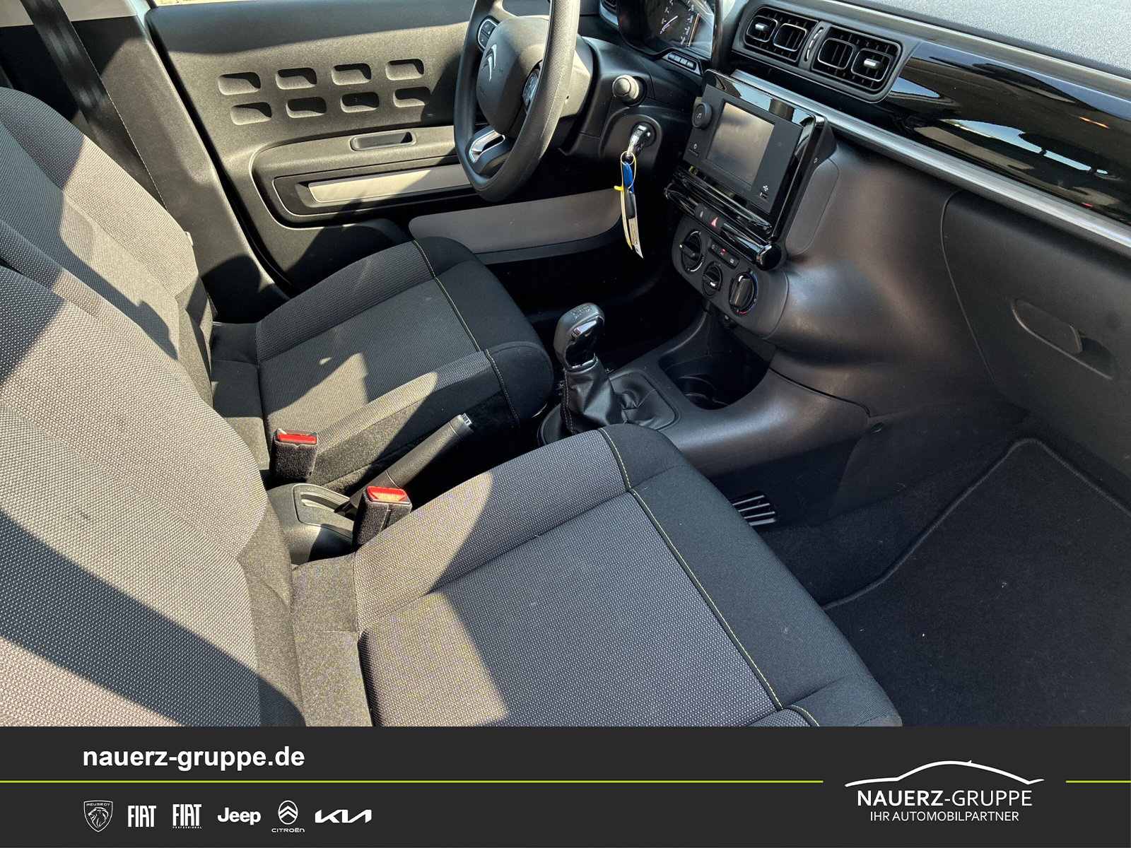 Fahrzeugabbildung Citroen C3 Feel PuteTech 82 5-Türer - mit KI generiert/bearbeitet