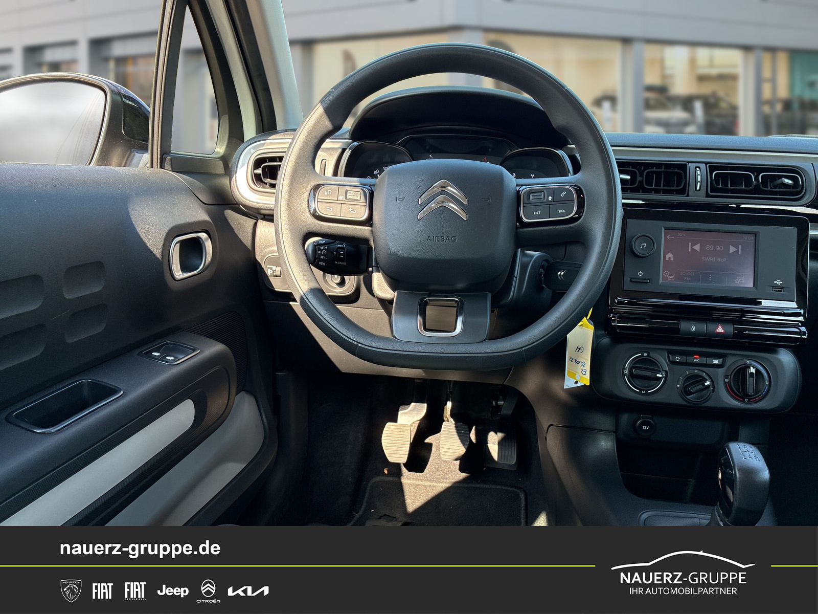 Fahrzeugabbildung Citroen C3 Feel PuteTech 82 5-Türer - mit KI generiert/bearbeitet