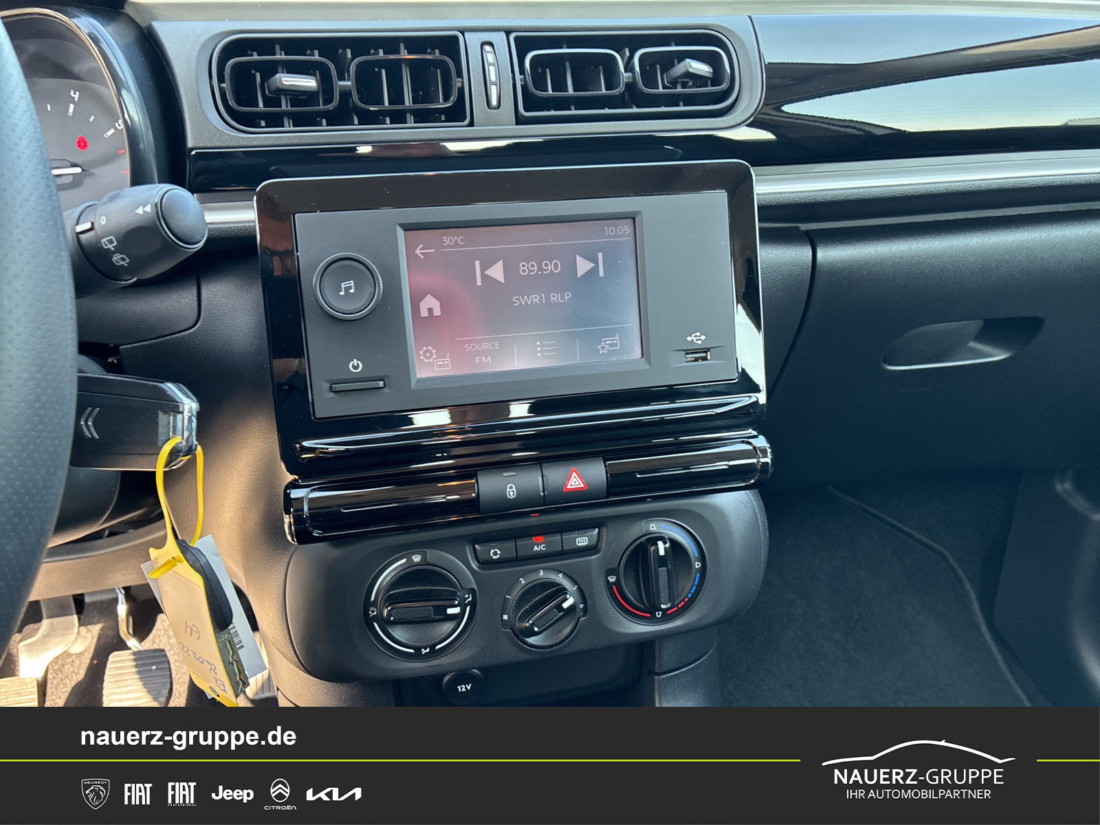 Fahrzeugabbildung Citroen C3 Feel PuteTech 82 5-Türer - mit KI generiert/bearbeitet