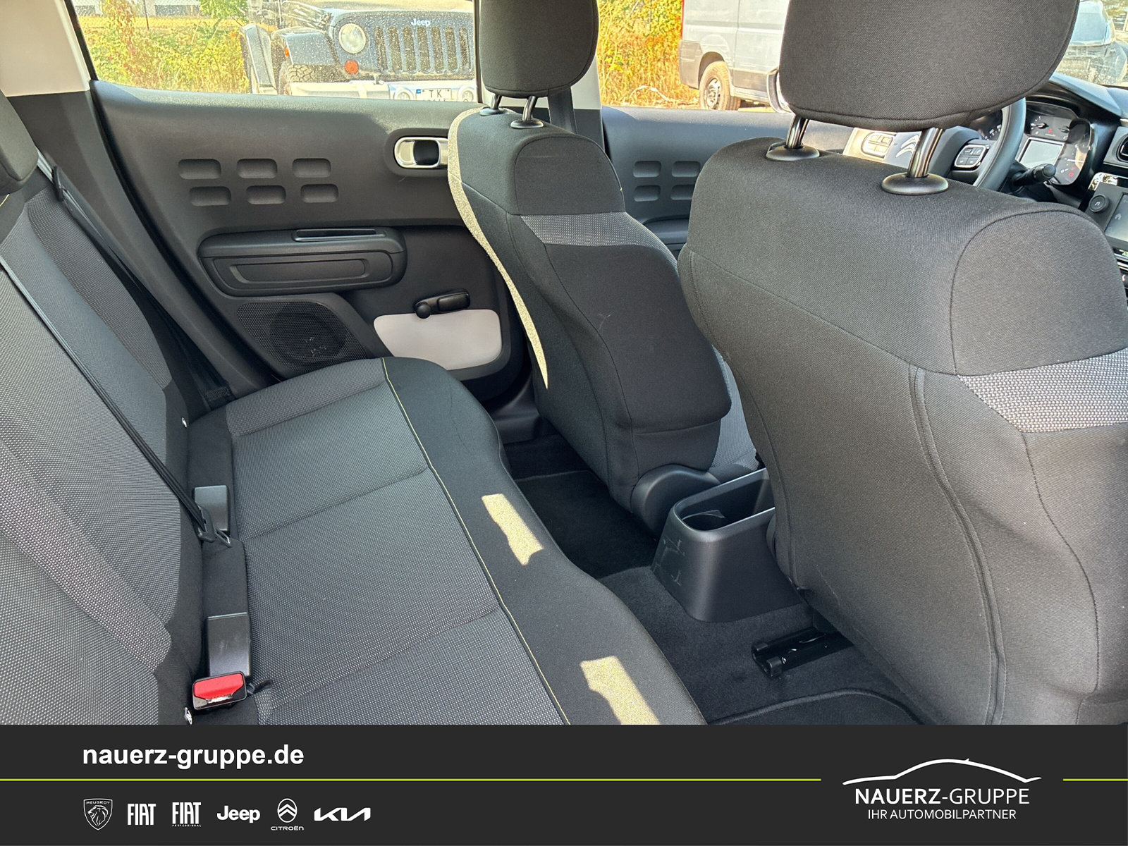 Fahrzeugabbildung Citroen C3 Feel PuteTech 82 5-Türer - mit KI generiert/bearbeitet