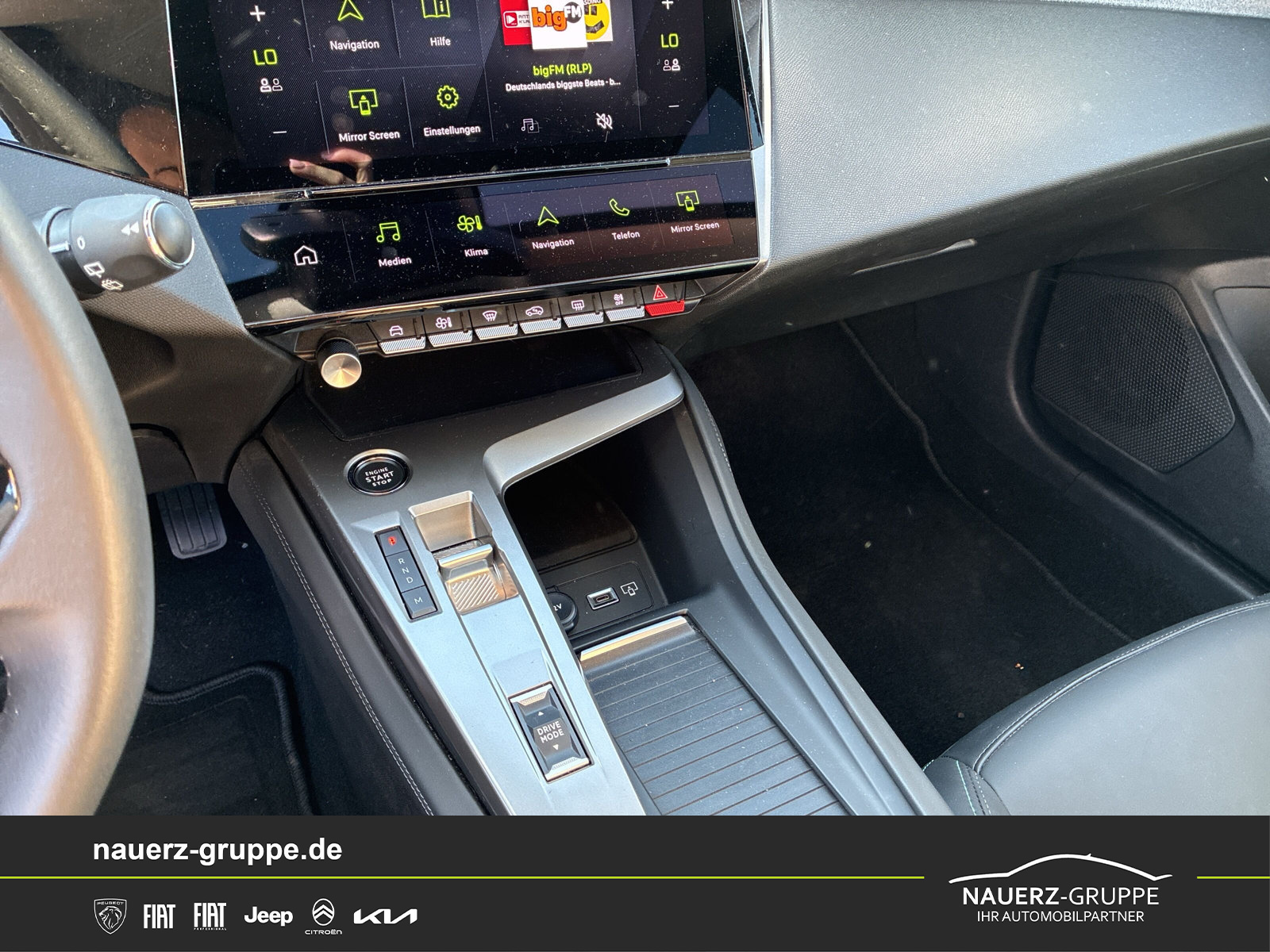Fahrzeugabbildung Peugeot 308 Allure Pack PureTech 130 EAT8 - mit KI generiert/bearbeitet