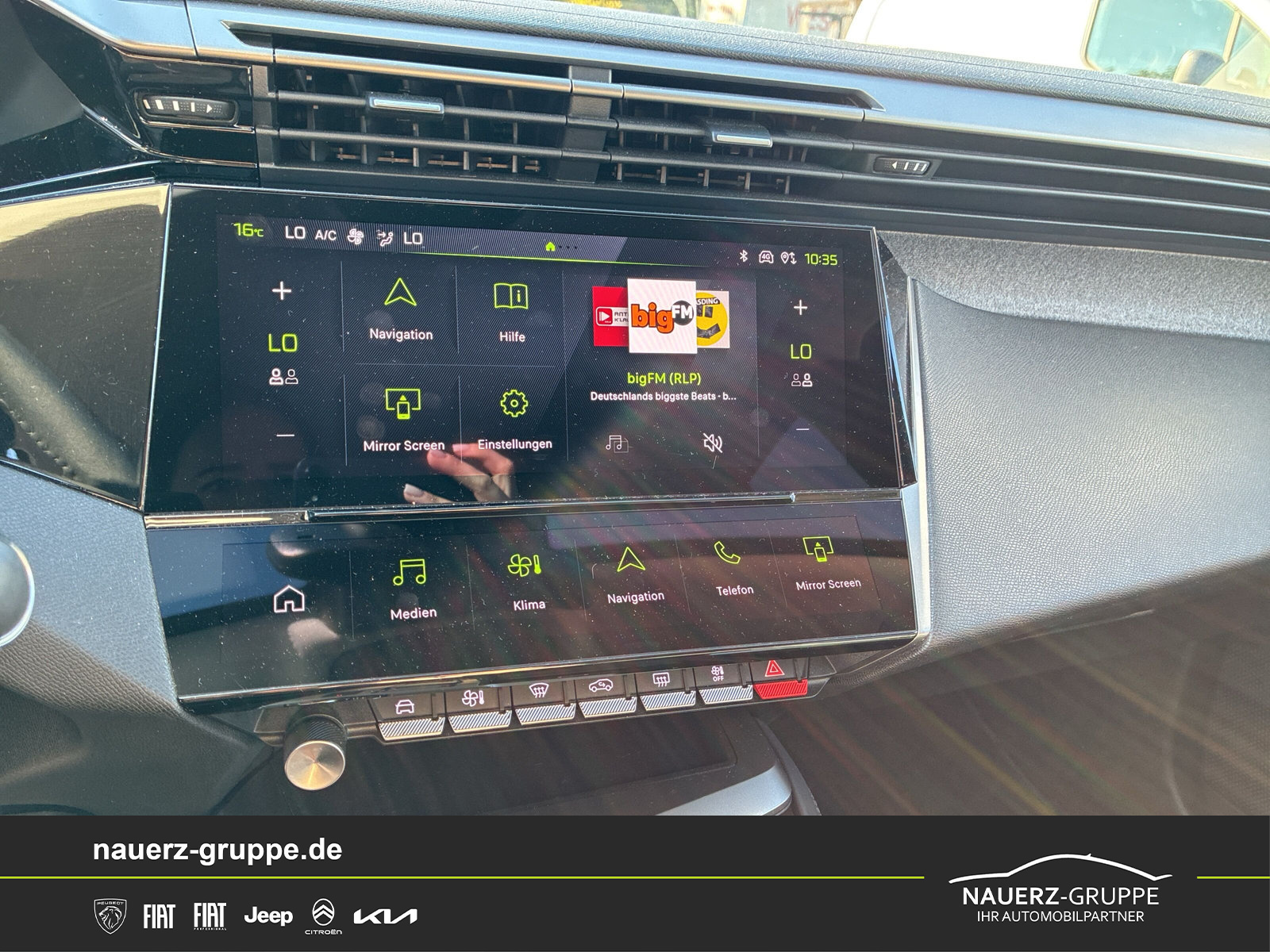 Fahrzeugabbildung Peugeot 308 Allure Pack PureTech 130 EAT8 - mit KI generiert/bearbeitet