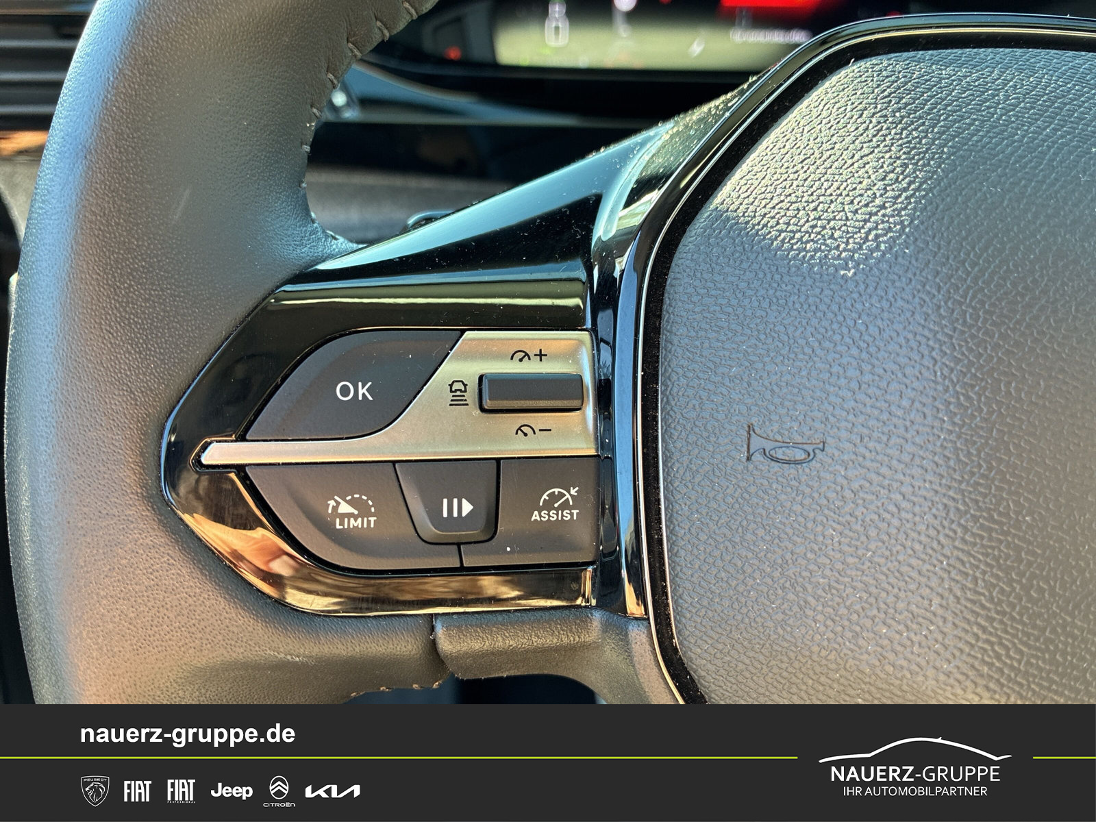 Fahrzeugabbildung Peugeot 308 Allure Pack PureTech 130 EAT8 - mit KI generiert/bearbeitet