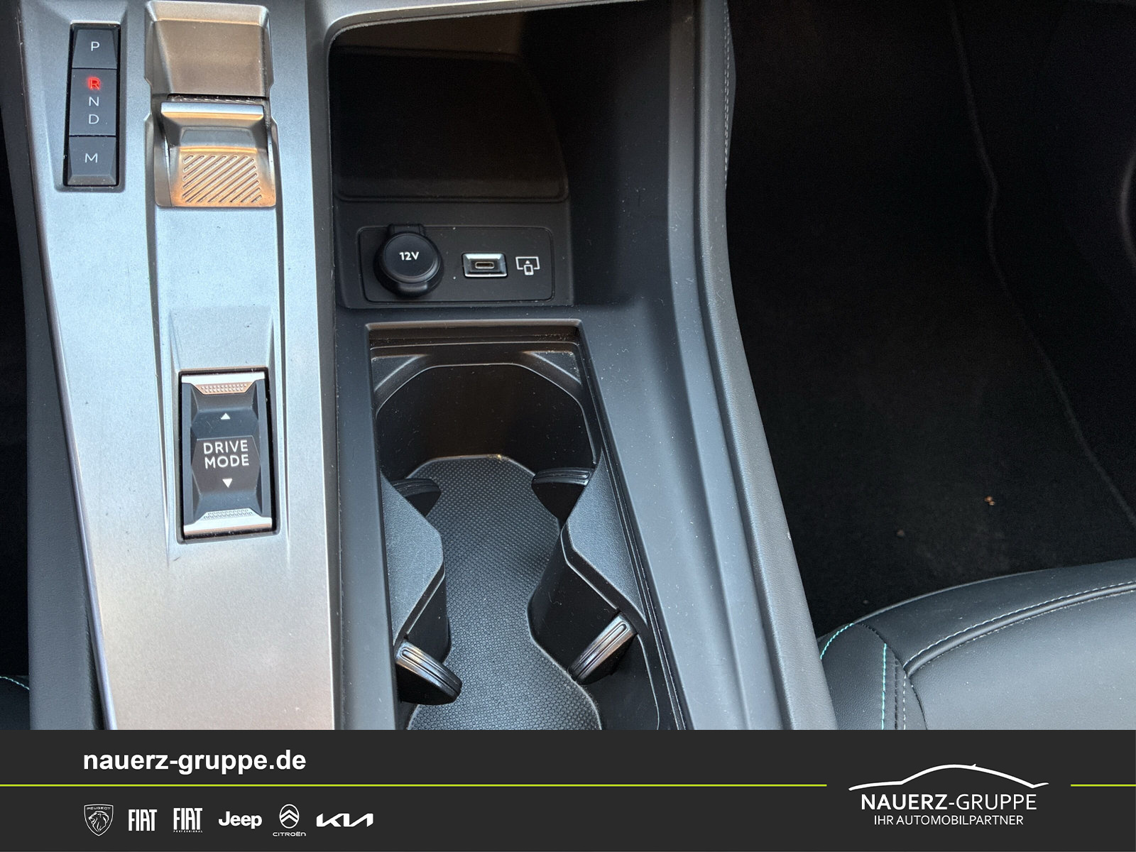 Fahrzeugabbildung Peugeot 308 Allure Pack PureTech 130 EAT8 - mit KI generiert/bearbeitet