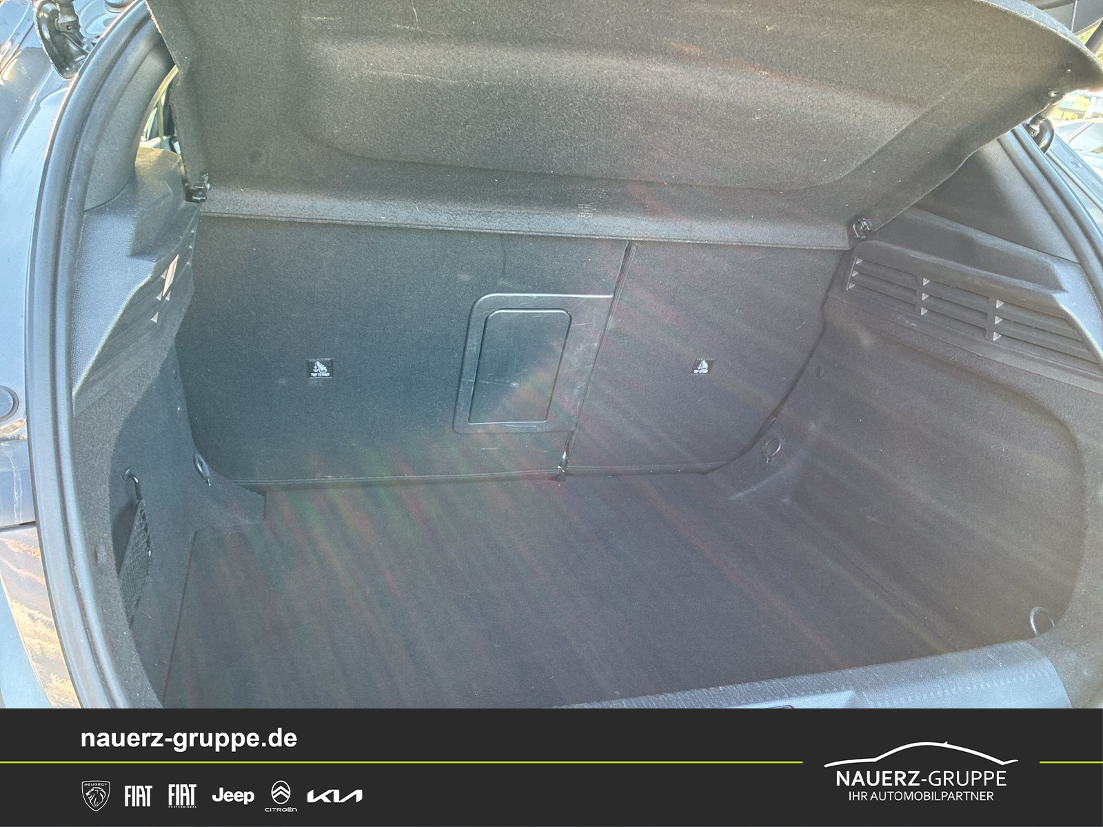 Fahrzeugabbildung Peugeot 308 Allure Pack PureTech 130 EAT8 - mit KI generiert/bearbeitet