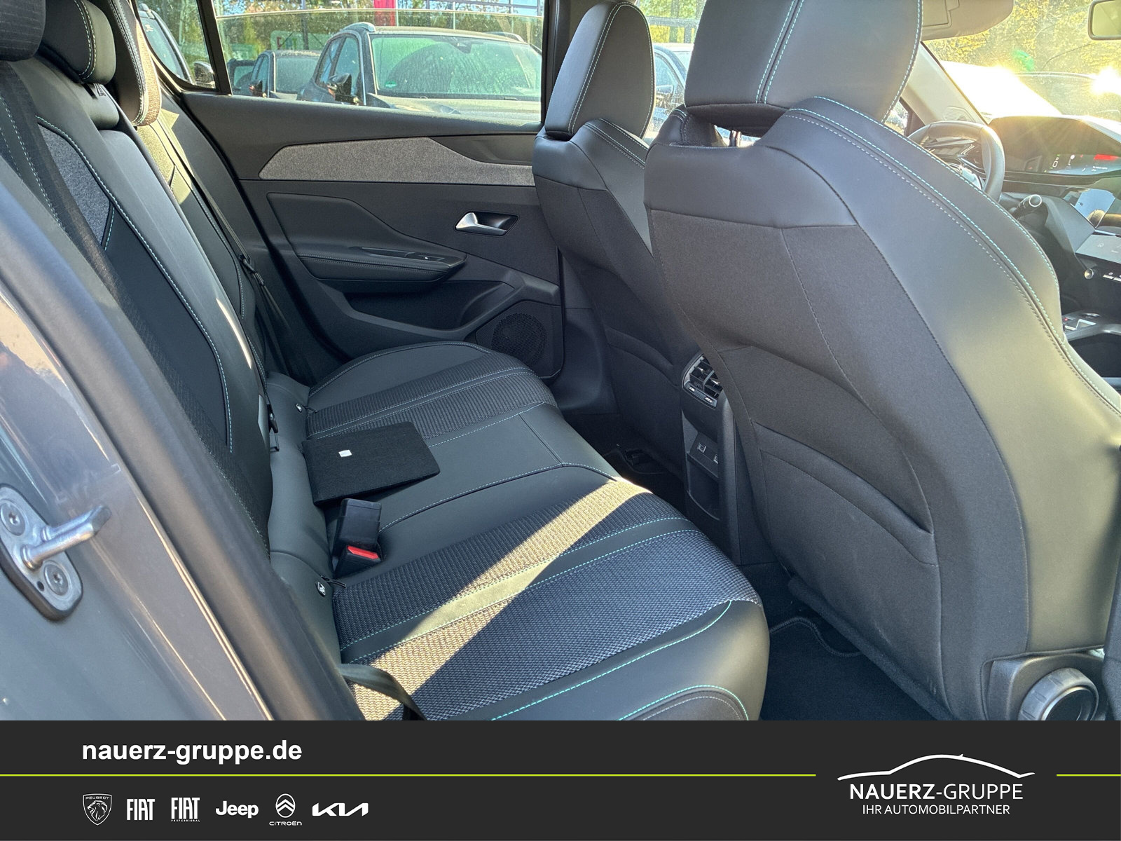 Fahrzeugabbildung Peugeot 308 Allure Pack PureTech 130 EAT8 - mit KI generiert/bearbeitet