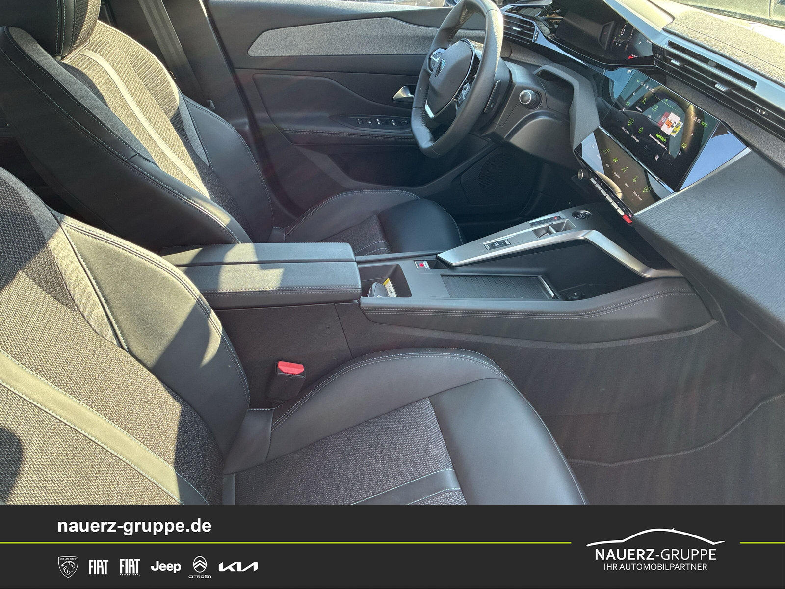 Fahrzeugabbildung Peugeot 308 Allure Pack PureTech 130 EAT8 - mit KI generiert/bearbeitet