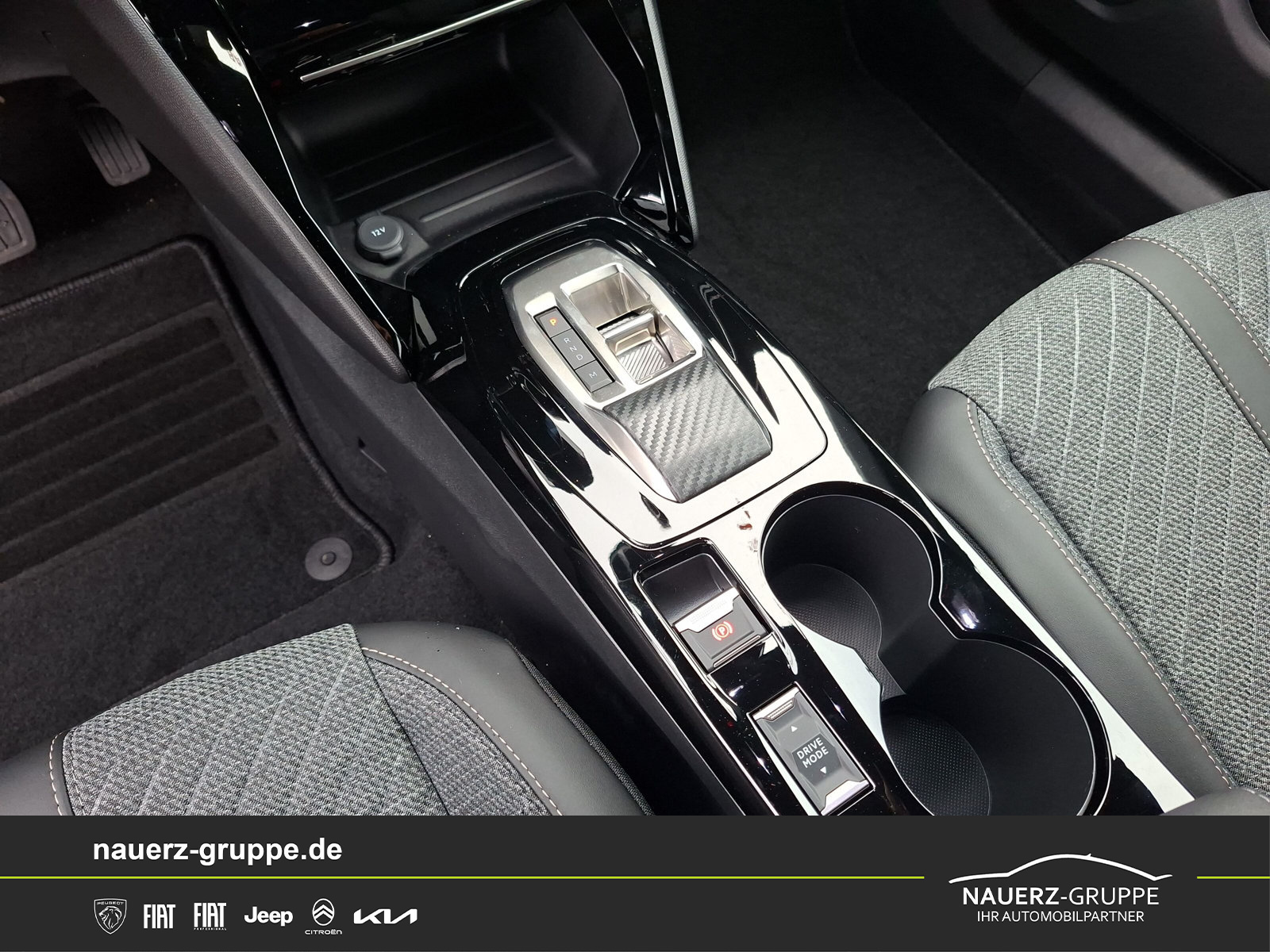 Fahrzeugabbildung Peugeot 2008 Allure Hybrid 145