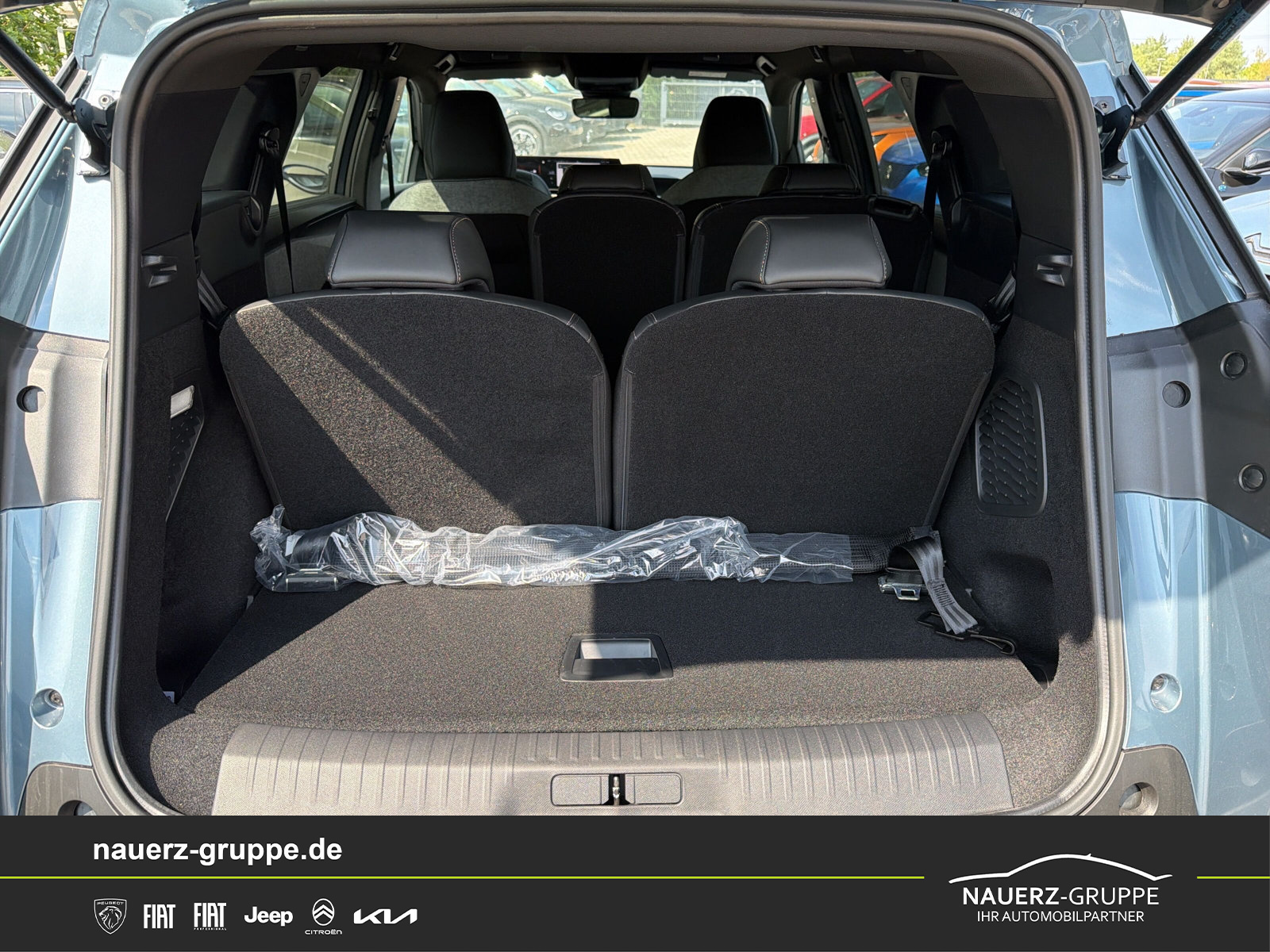 Fahrzeugabbildung Peugeot 5008 Hybrid 145 Allure - mit KI generiert/bearbeitet