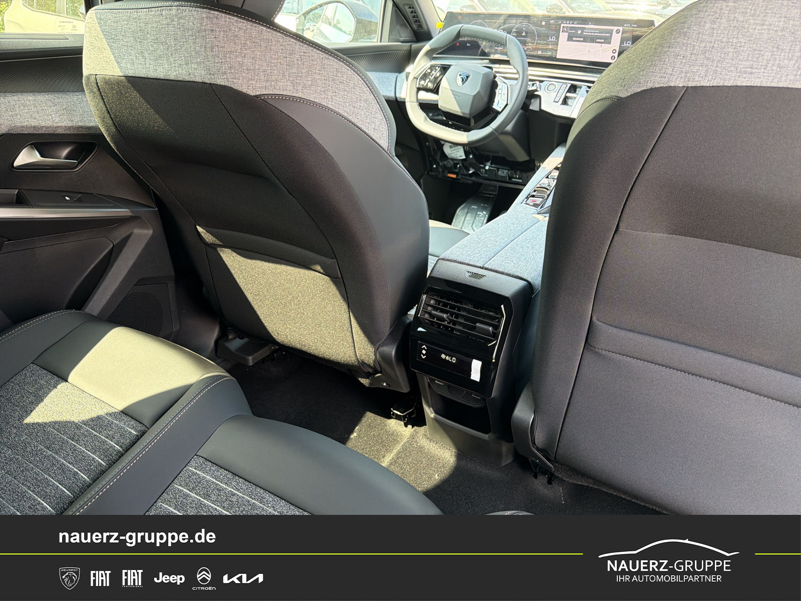 Fahrzeugabbildung Peugeot 5008 Hybrid 145 Allure - mit KI generiert/bearbeitet