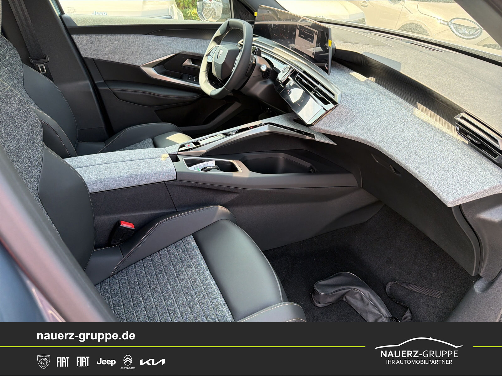 Fahrzeugabbildung Peugeot 5008 Hybrid 145 Allure - mit KI generiert/bearbeitet