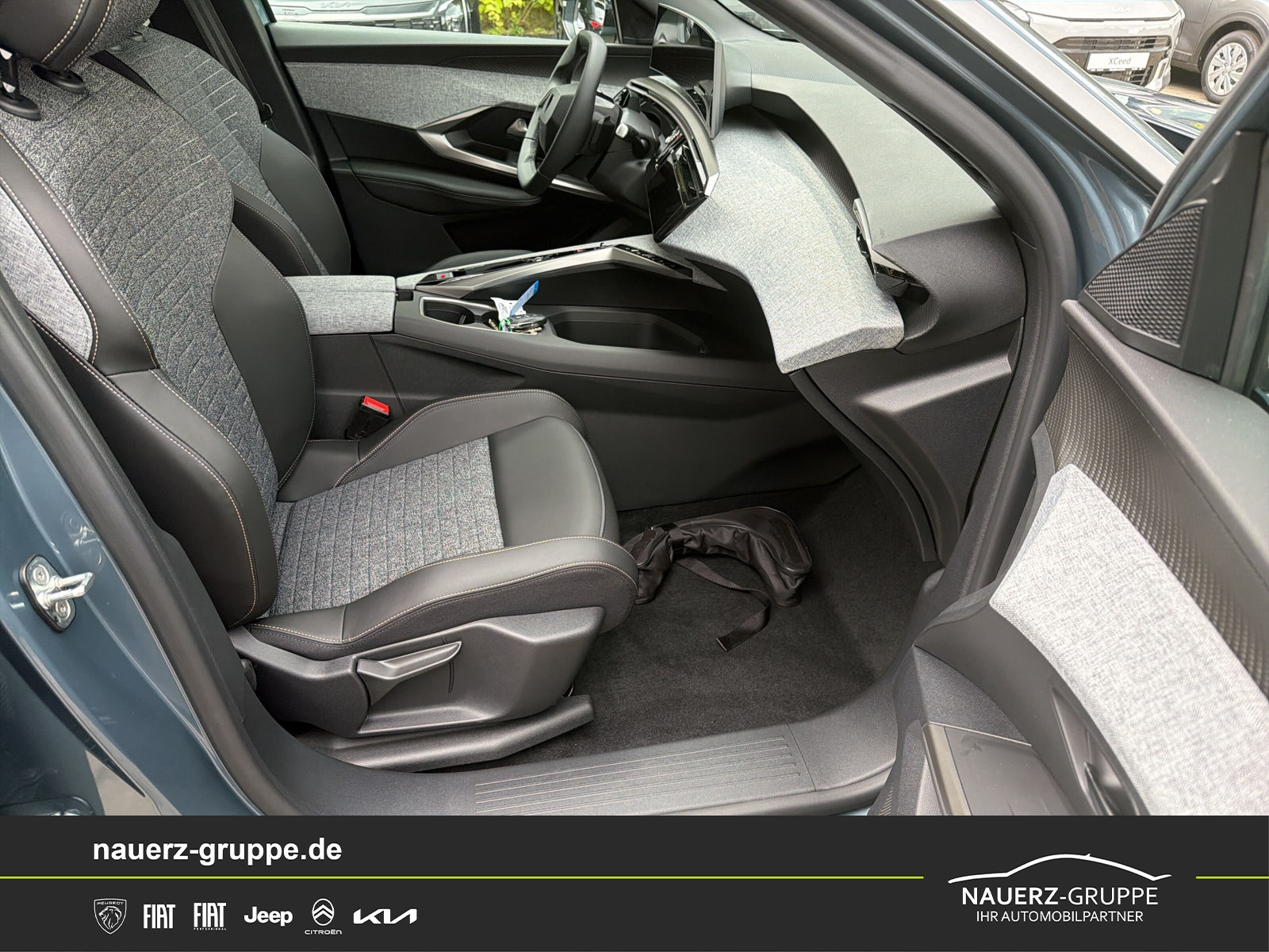 Fahrzeugabbildung Peugeot 3008 Hybrid 145 Allure Sonderaktion - mit KI generiert/bearbeitet