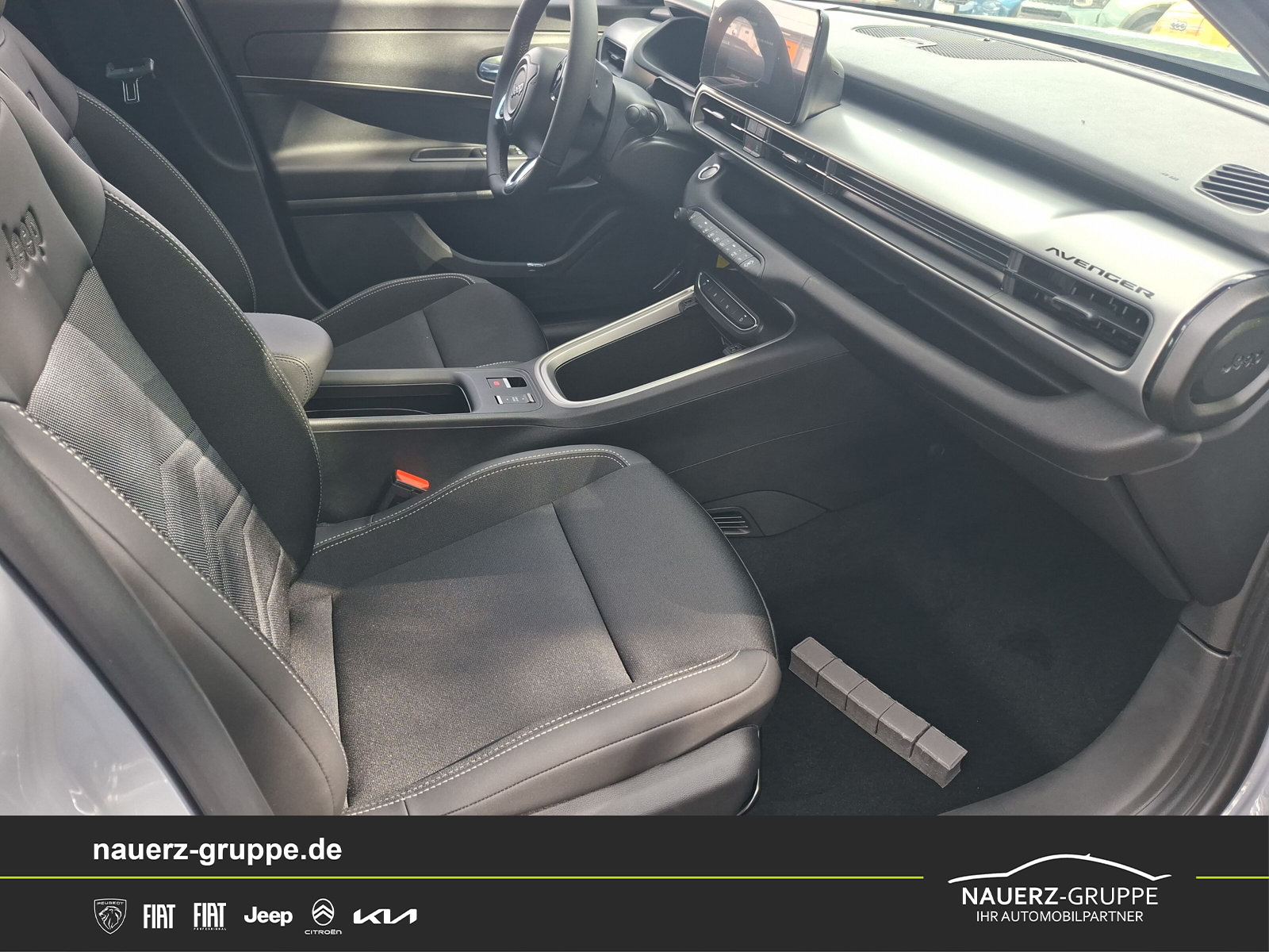 Fahrzeugabbildung Jeep Avenger Mild-Hybrid Altitude Sonderaktion - mit KI generiert/bearbeitet