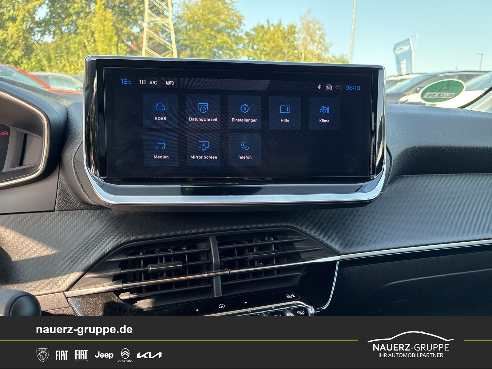 Fahrzeugabbildung Peugeot 208 Hybrid 100 Allure - mit KI generiert/bearbeitet