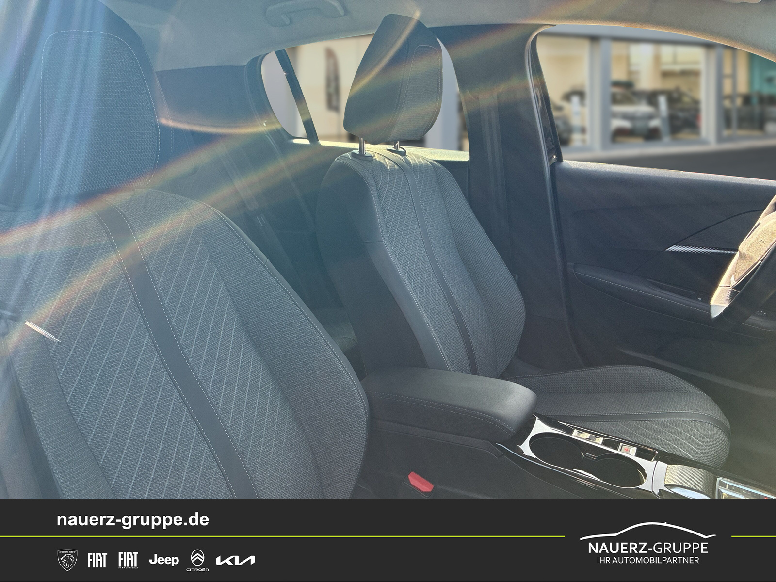 Fahrzeugabbildung Peugeot 208 Hybrid 100 Allure - mit KI generiert/bearbeitet