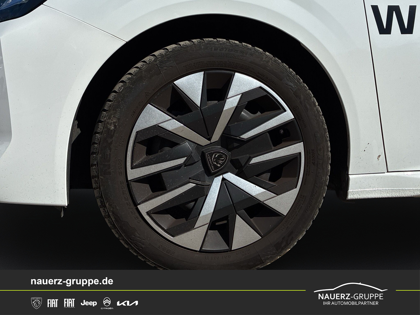Fahrzeugabbildung Peugeot 208 Style PureTech 100