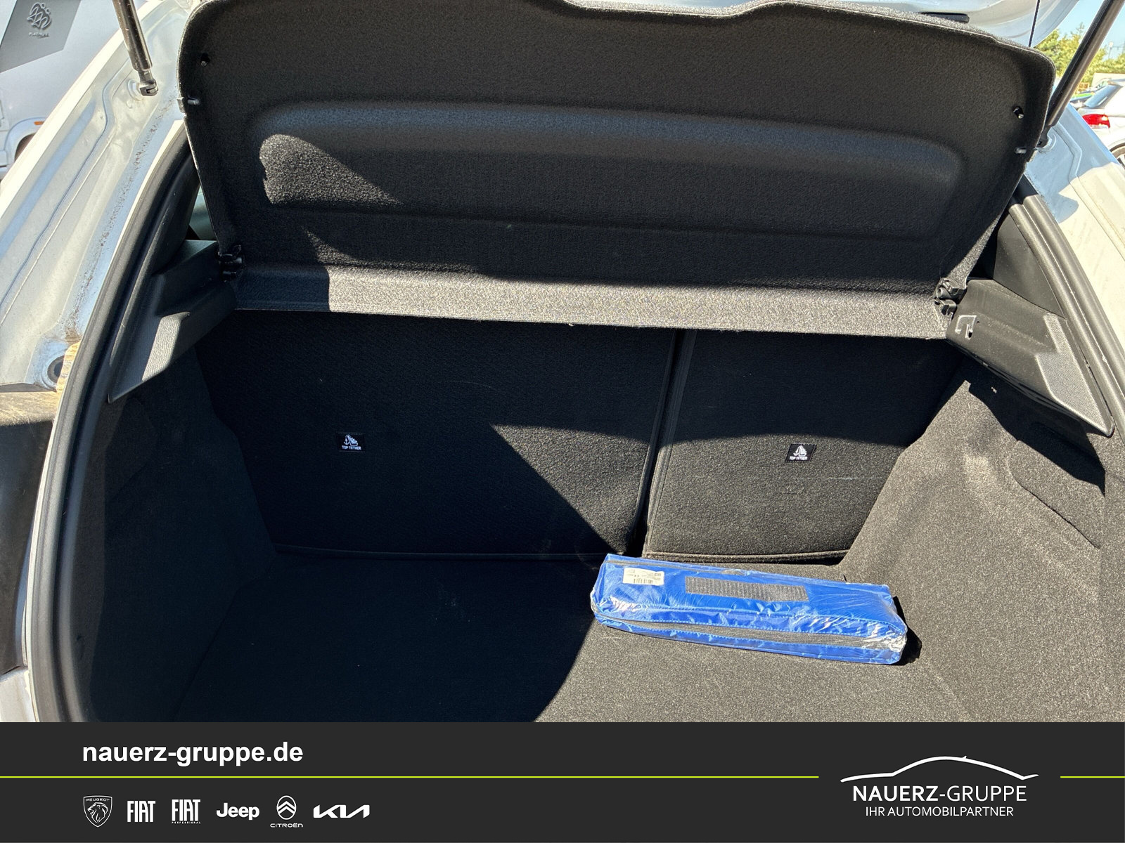Fahrzeugabbildung Peugeot 208 Style PureTech 100