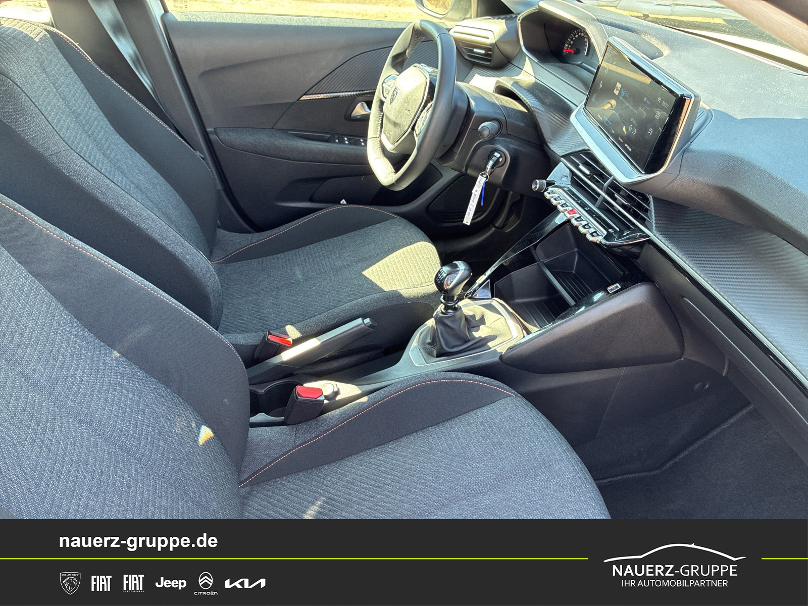 Fahrzeugabbildung Peugeot 208 Style PureTech 100