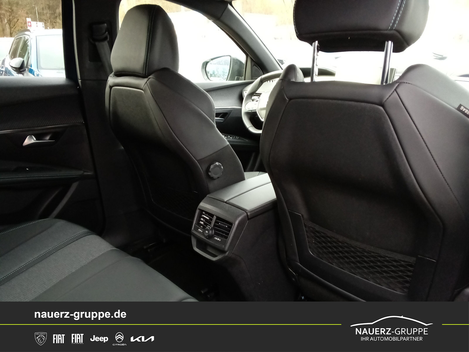 Fahrzeugabbildung Peugeot 3008 Hybrid 136 Allure Pack