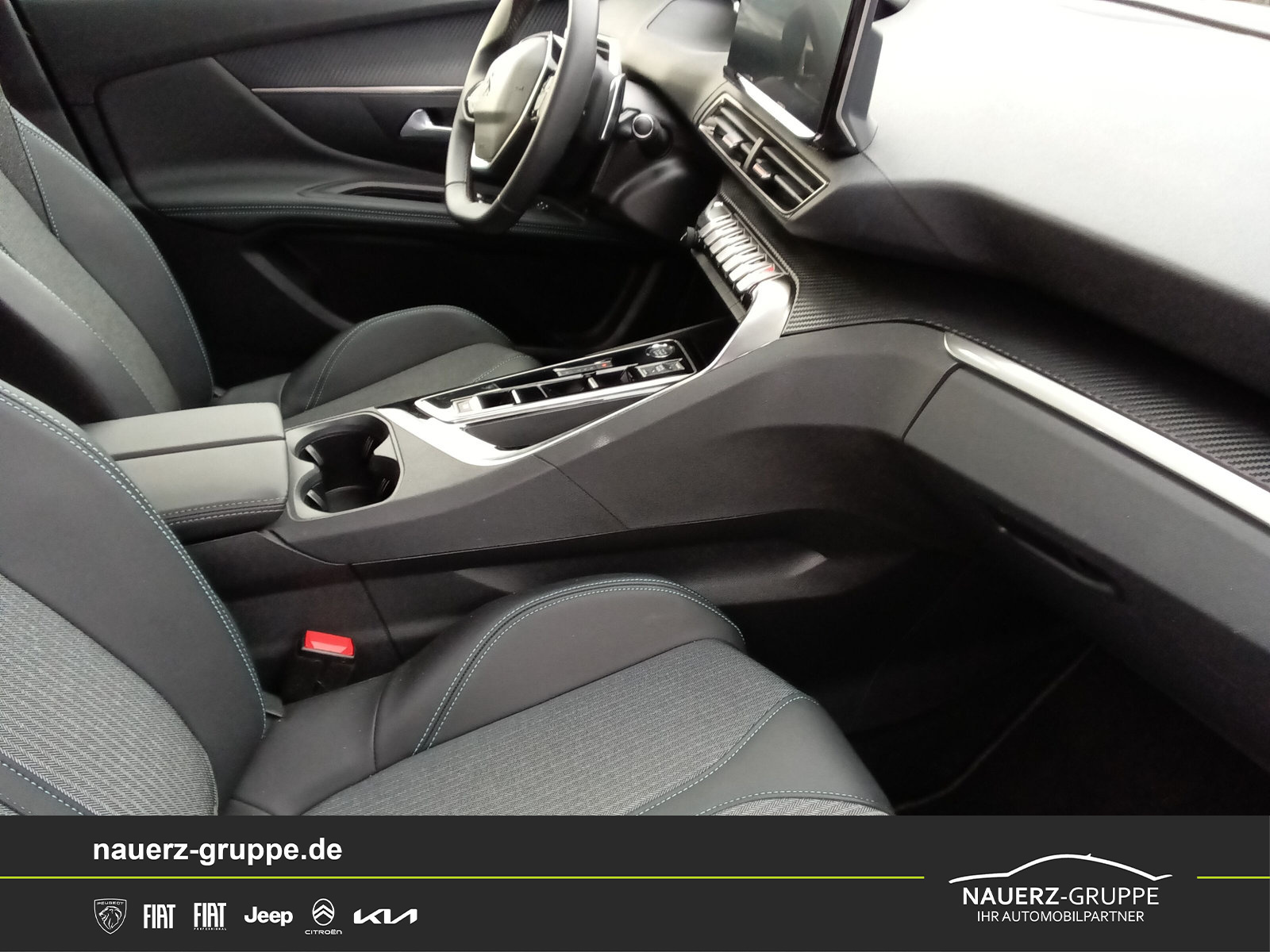 Fahrzeugabbildung Peugeot 3008 Hybrid 136 Allure Pack