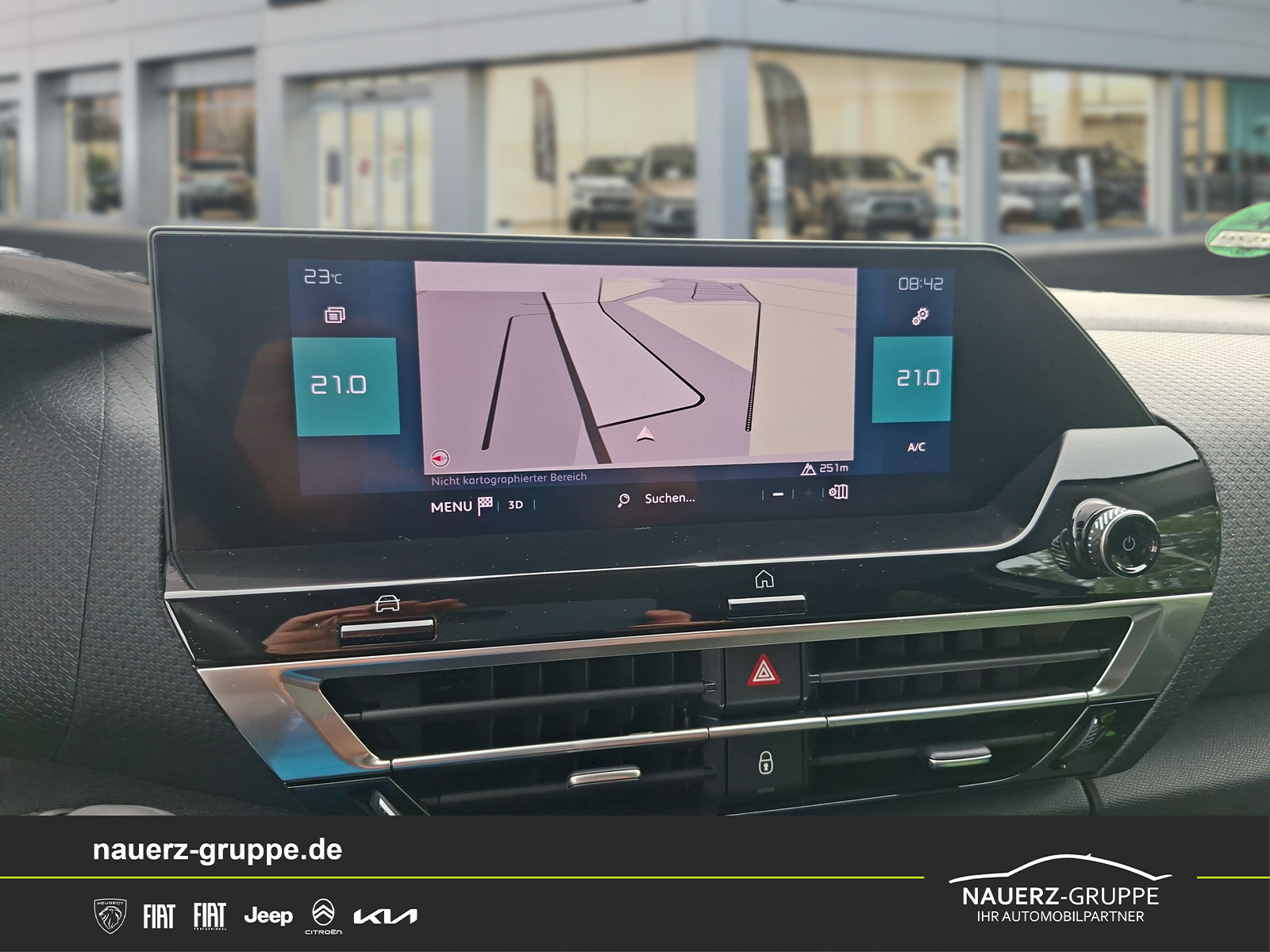 Fahrzeugabbildung Citroen C4 Lim. ë- Shine 136 - mit KI generiert/bearbeitet