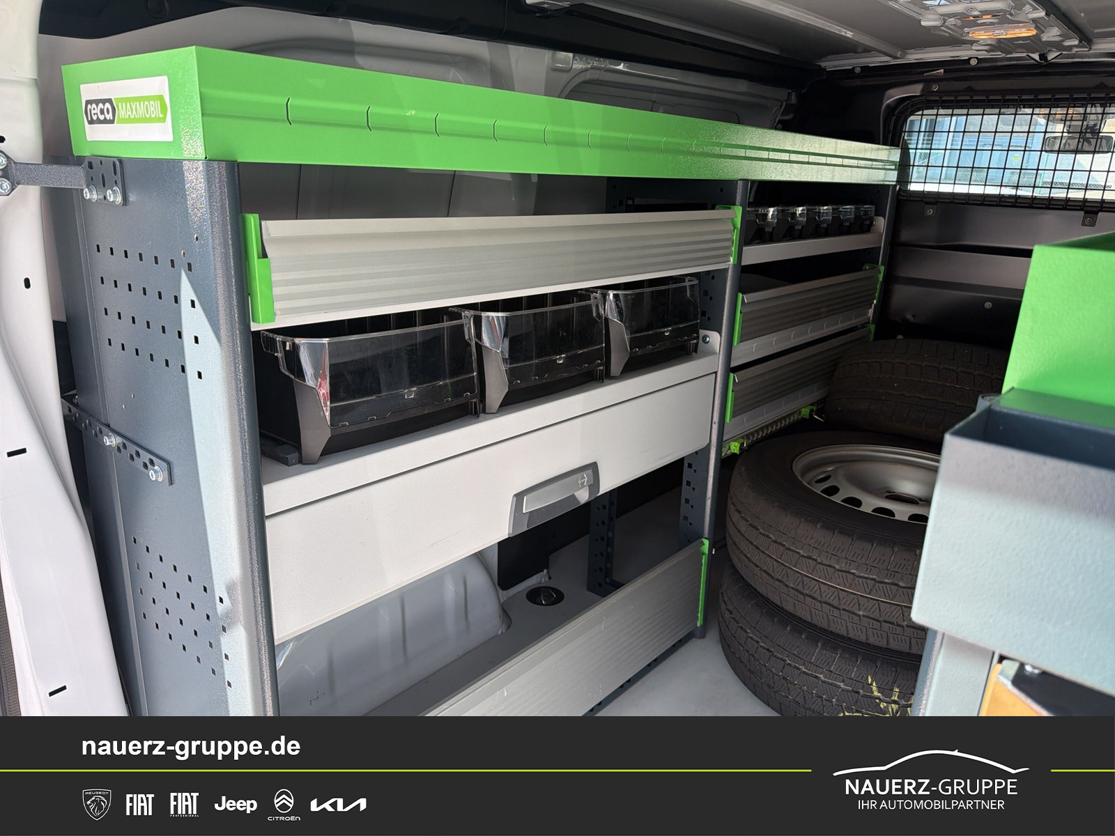 Fahrzeugabbildung Peugeot Expert Kasten Standard Elektromotor 136 75KW - mit KI generiert/bearbeitet