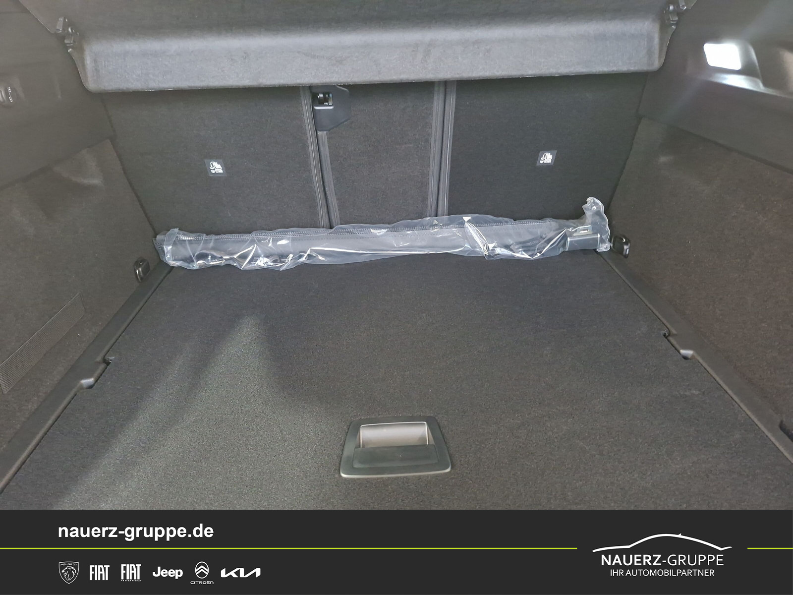 Fahrzeugabbildung Peugeot 3008 Hybrid 145 Allure Sonderaktion - mit KI generiert/bearbeitet