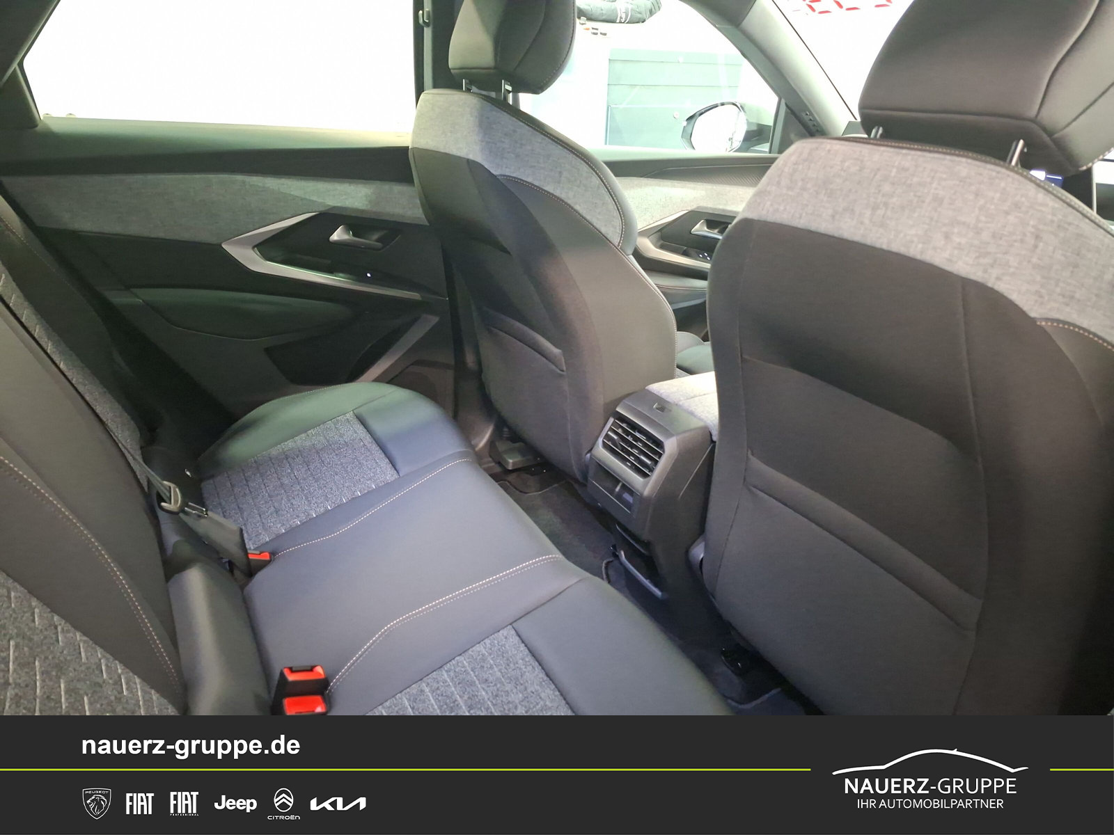 Fahrzeugabbildung Peugeot 3008 Hybrid 145 Allure Sonderaktion - mit KI generiert/bearbeitet