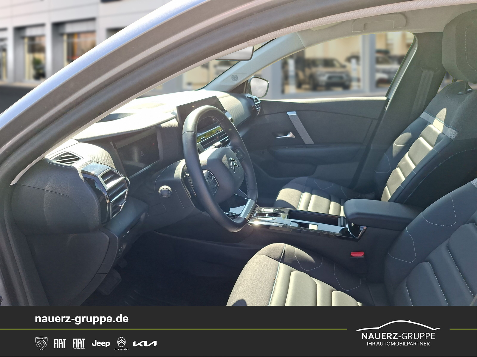 Fahrzeugabbildung Citroen C4 Lim. Max PureTech 130 EAT8