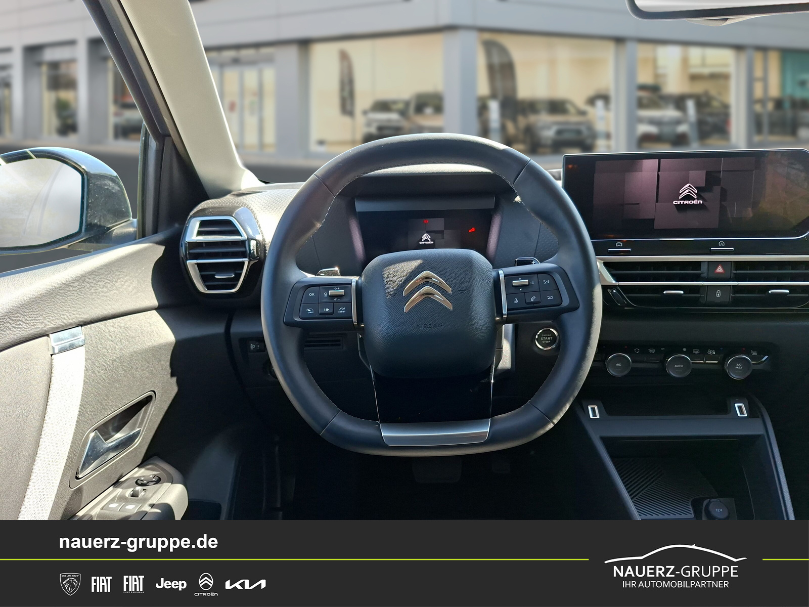 Fahrzeugabbildung Citroen C4 Lim. Max PureTech 130 EAT8