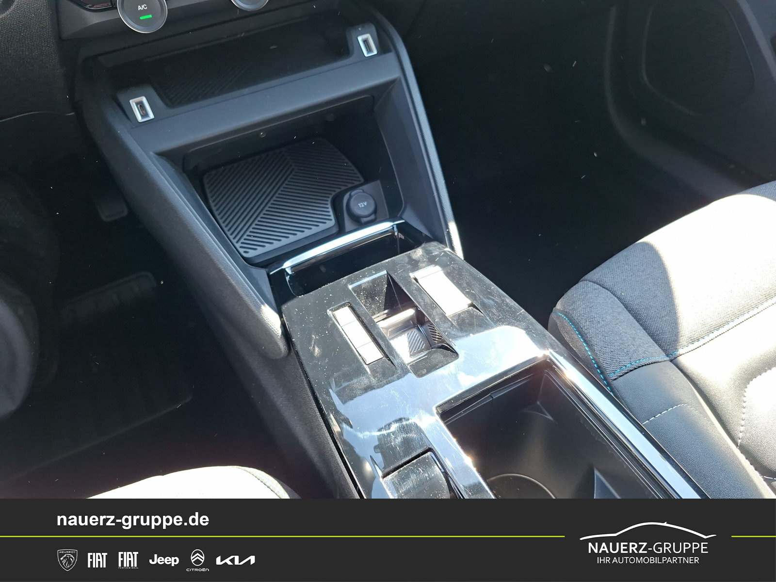 Fahrzeugabbildung Citroen C4 Lim. Max PureTech 130 EAT8