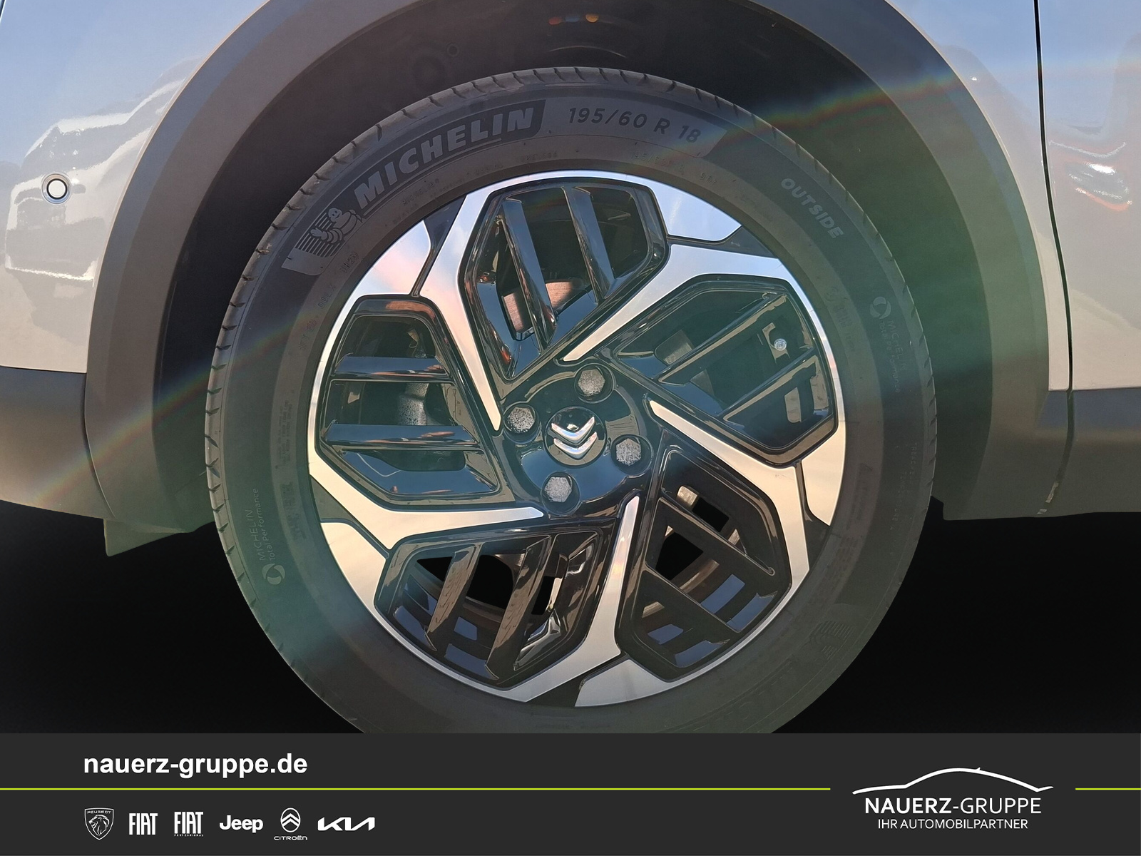 Fahrzeugabbildung Citroen C4 Lim. Max PureTech 130 EAT8