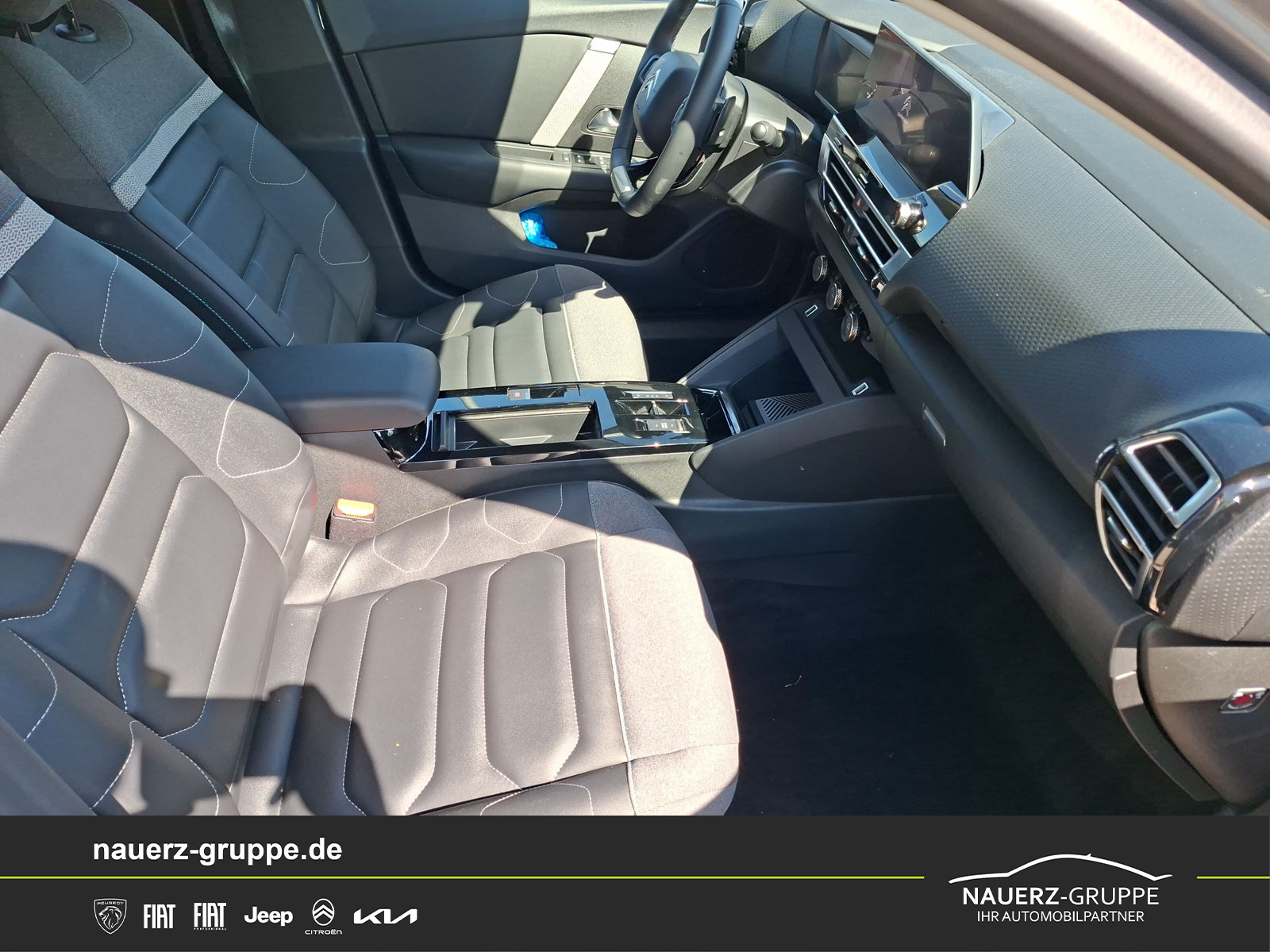 Fahrzeugabbildung Citroen C4 Lim. Max PureTech 130 EAT8