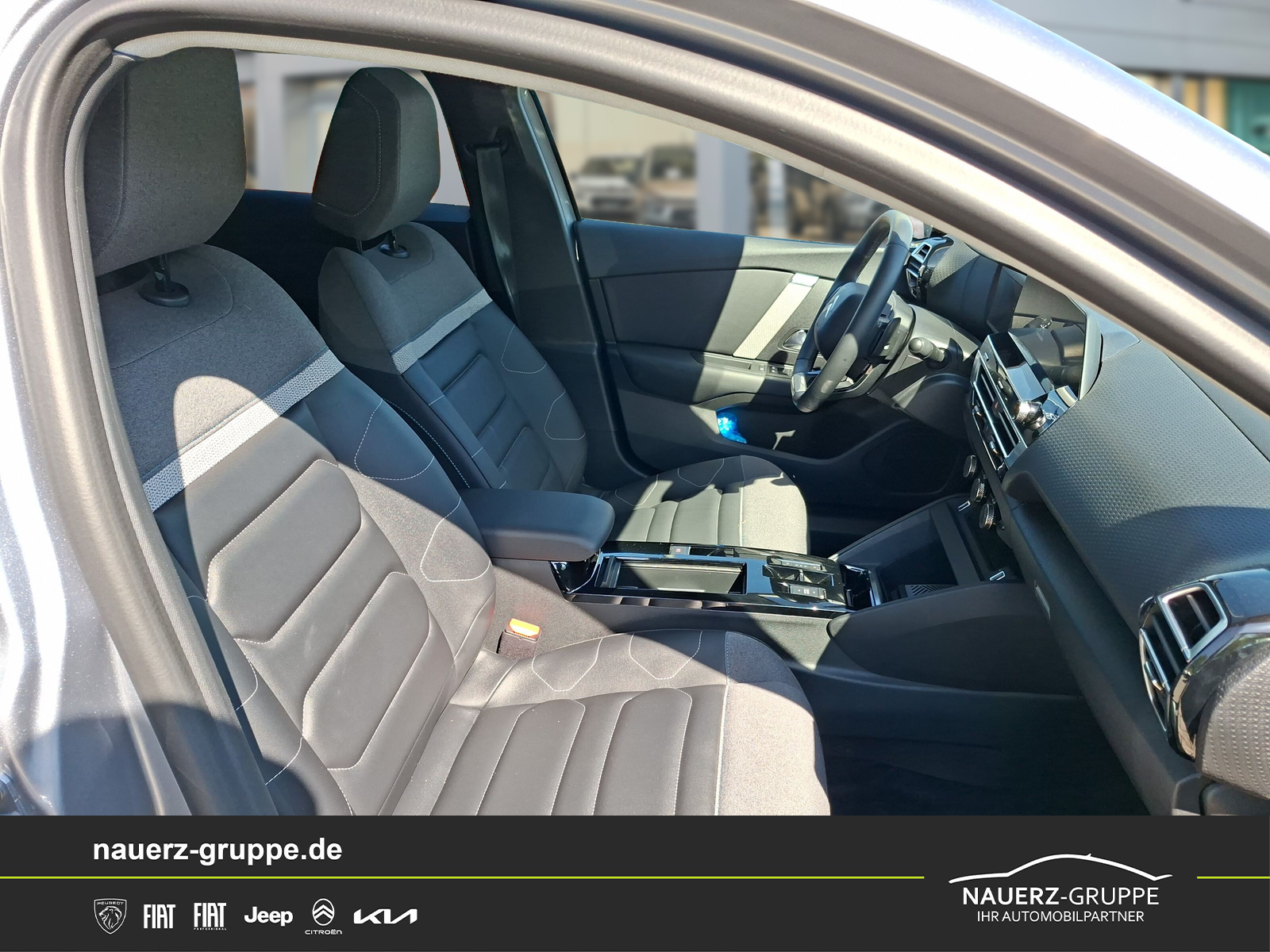 Fahrzeugabbildung Citroen C4 Lim. Max PureTech 130 EAT8